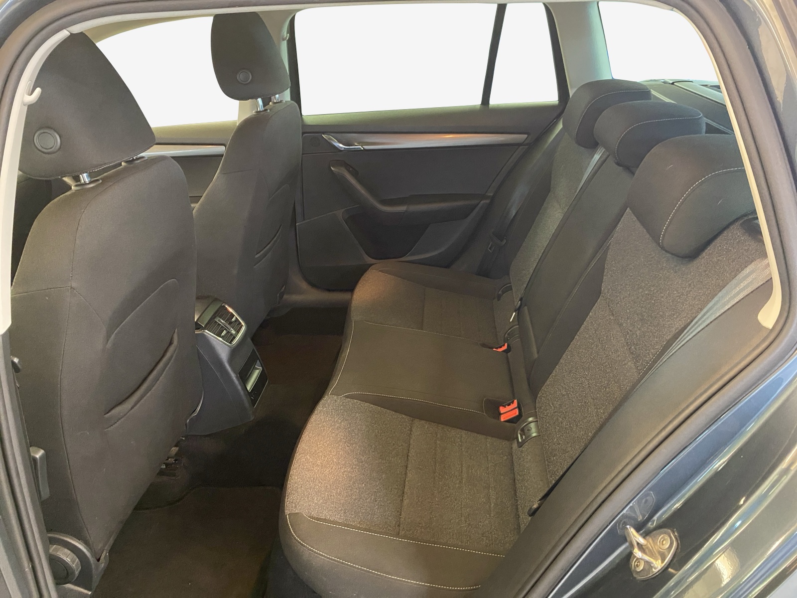 SKODA Octavia Combi 2.0 TDI Soleil 4x4 DSG-image-11