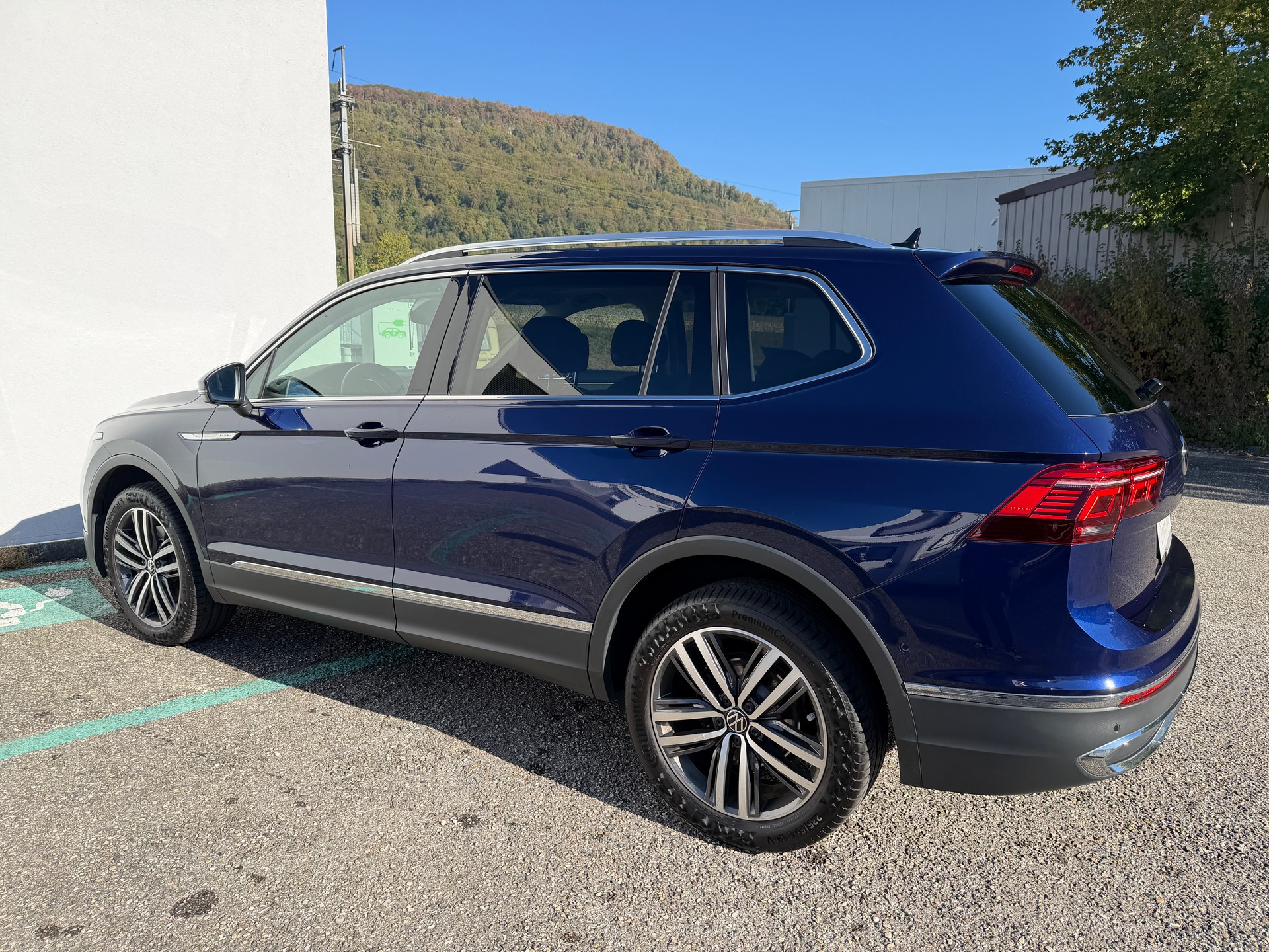VW Tiguan Allspace 2.0 TDI SCR R-Line 4Motion DSG-image-5