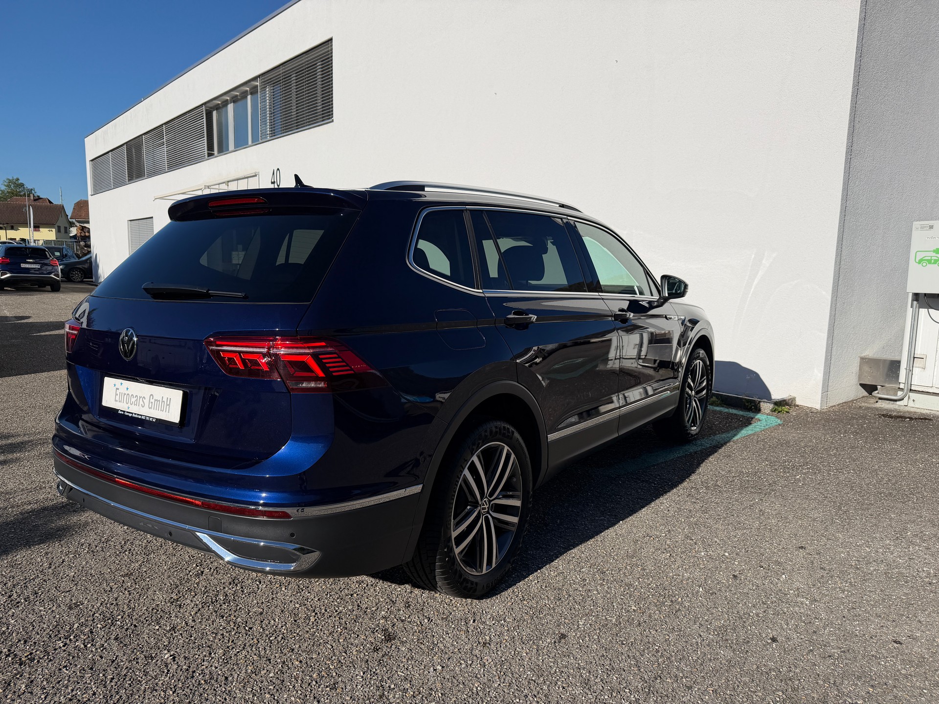 VW Tiguan Allspace 2.0 TDI SCR R-Line 4Motion DSG-image-2