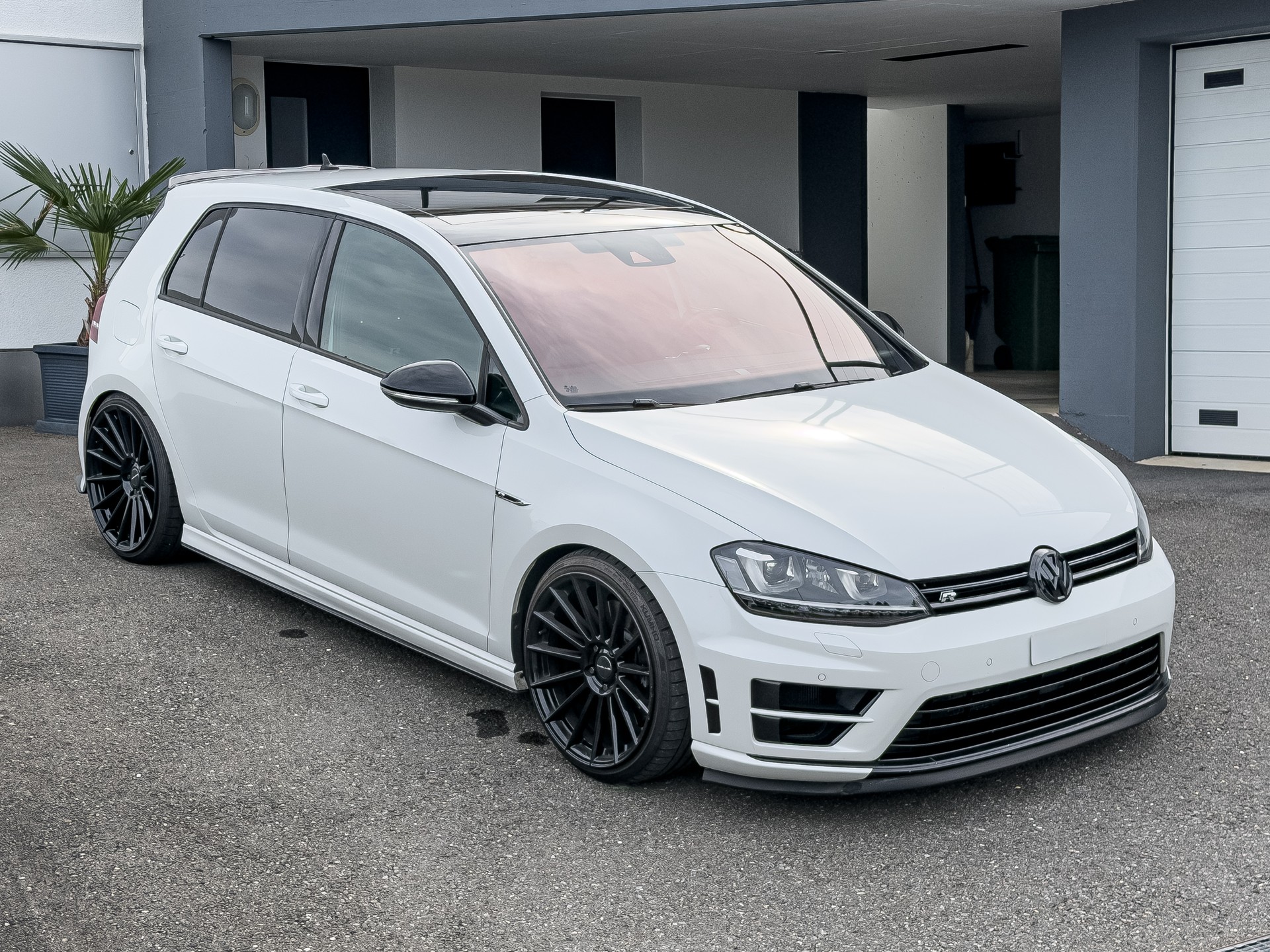 VW 2.0 TSI R DSG 4motion-image-1