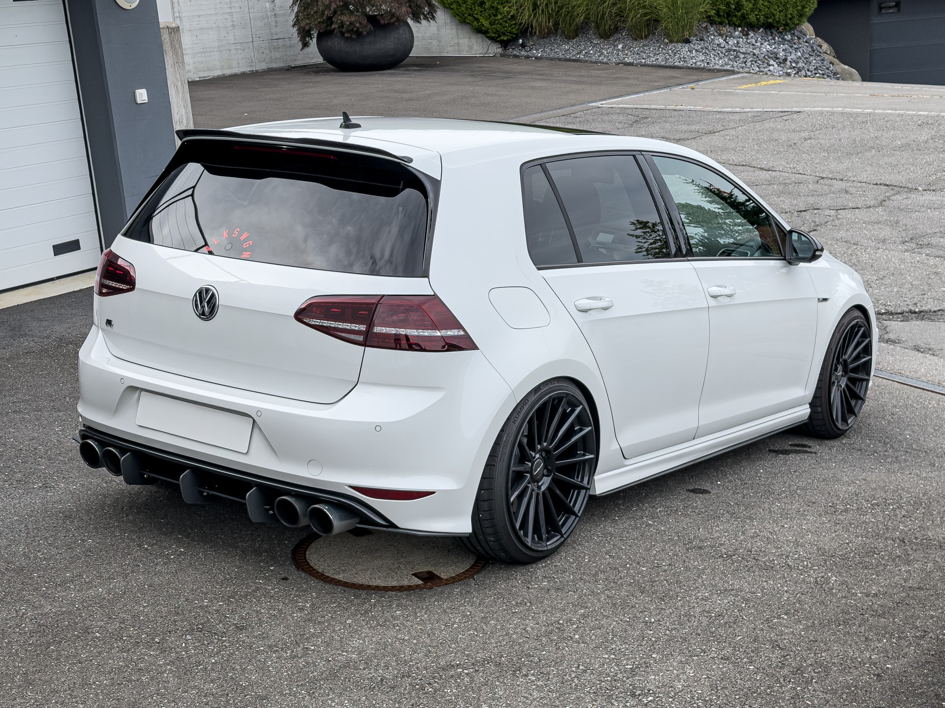 VW 2.0 TSI R DSG 4motion-image-2