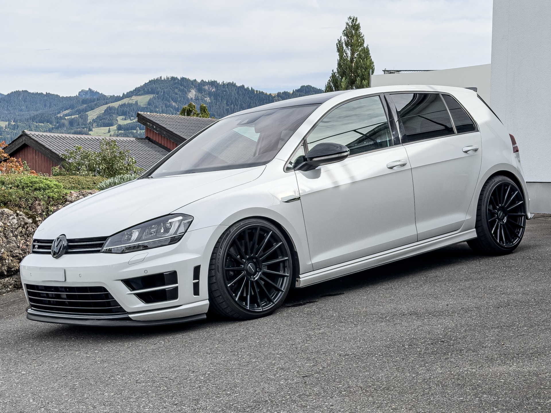 VW 2.0 TSI R DSG 4motion-image-0