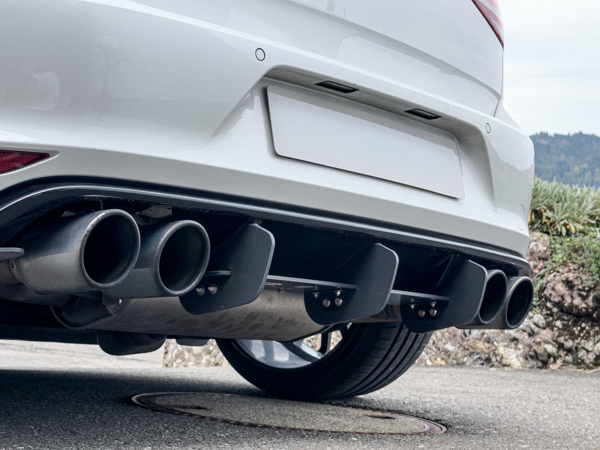 VW 2.0 TSI R DSG 4motion-image-9
