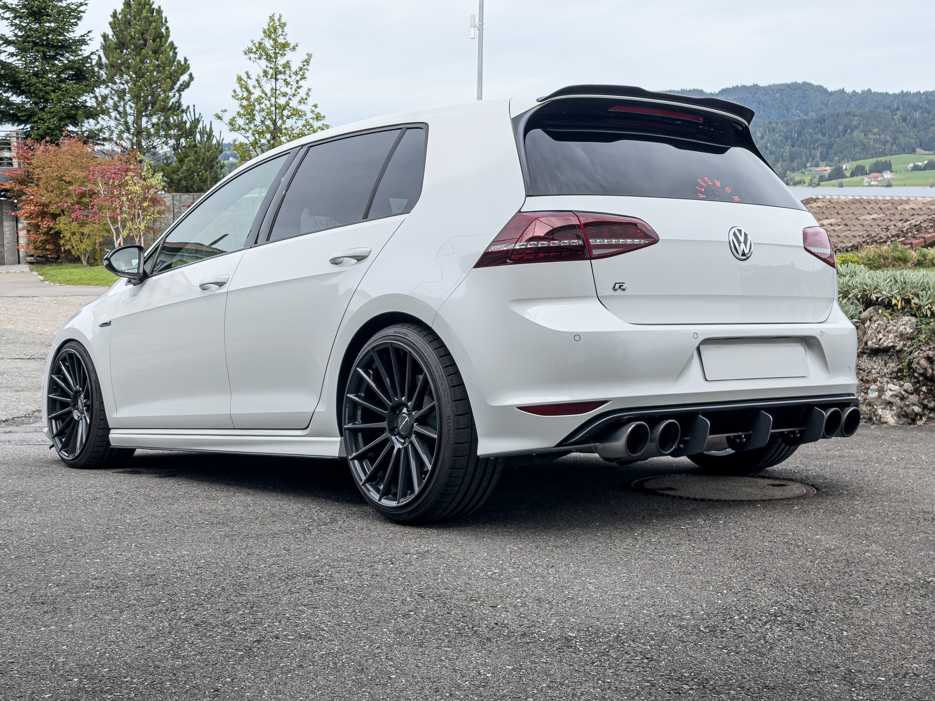 VW 2.0 TSI R DSG 4motion-image-3