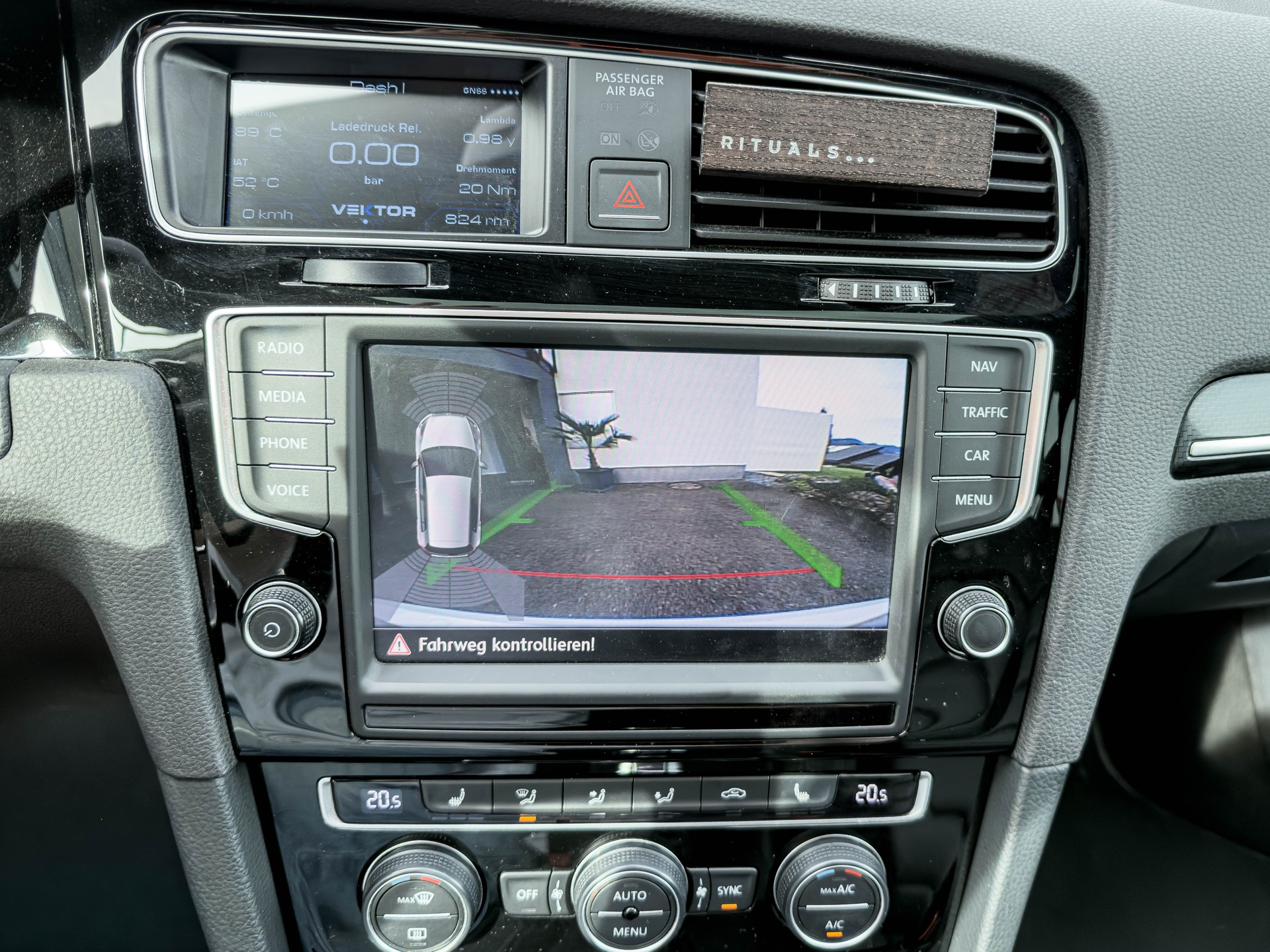 VW 2.0 TSI R DSG 4motion-image-12