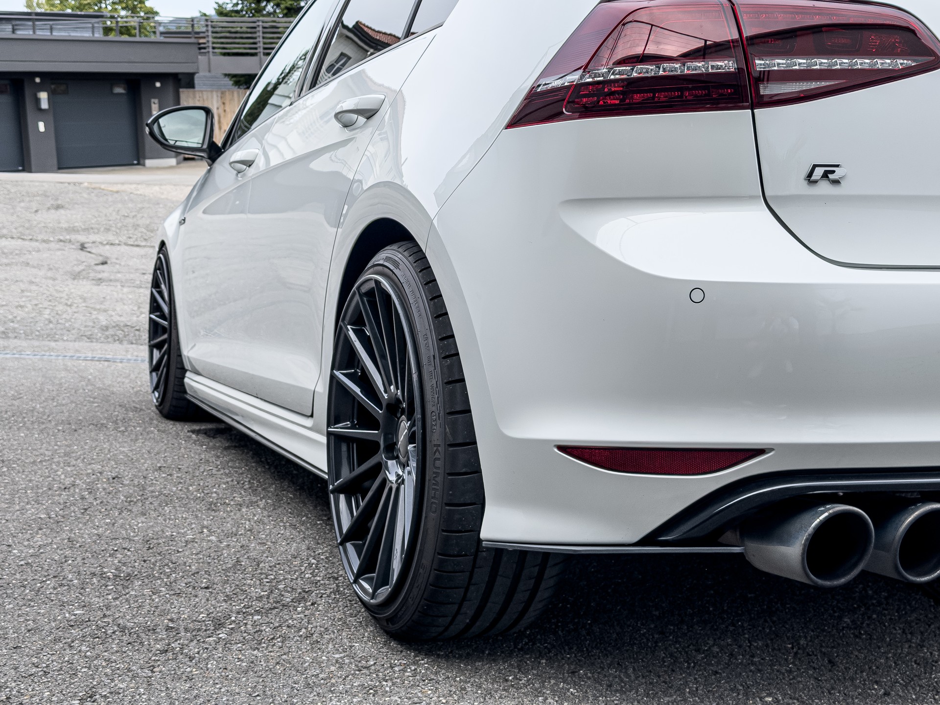 VW 2.0 TSI R DSG 4motion-image-8