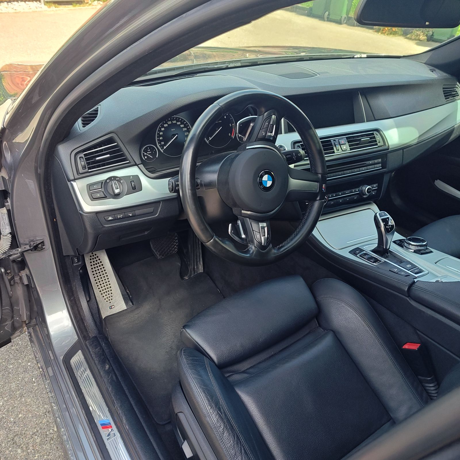 BMW 530d xDrive-image-2