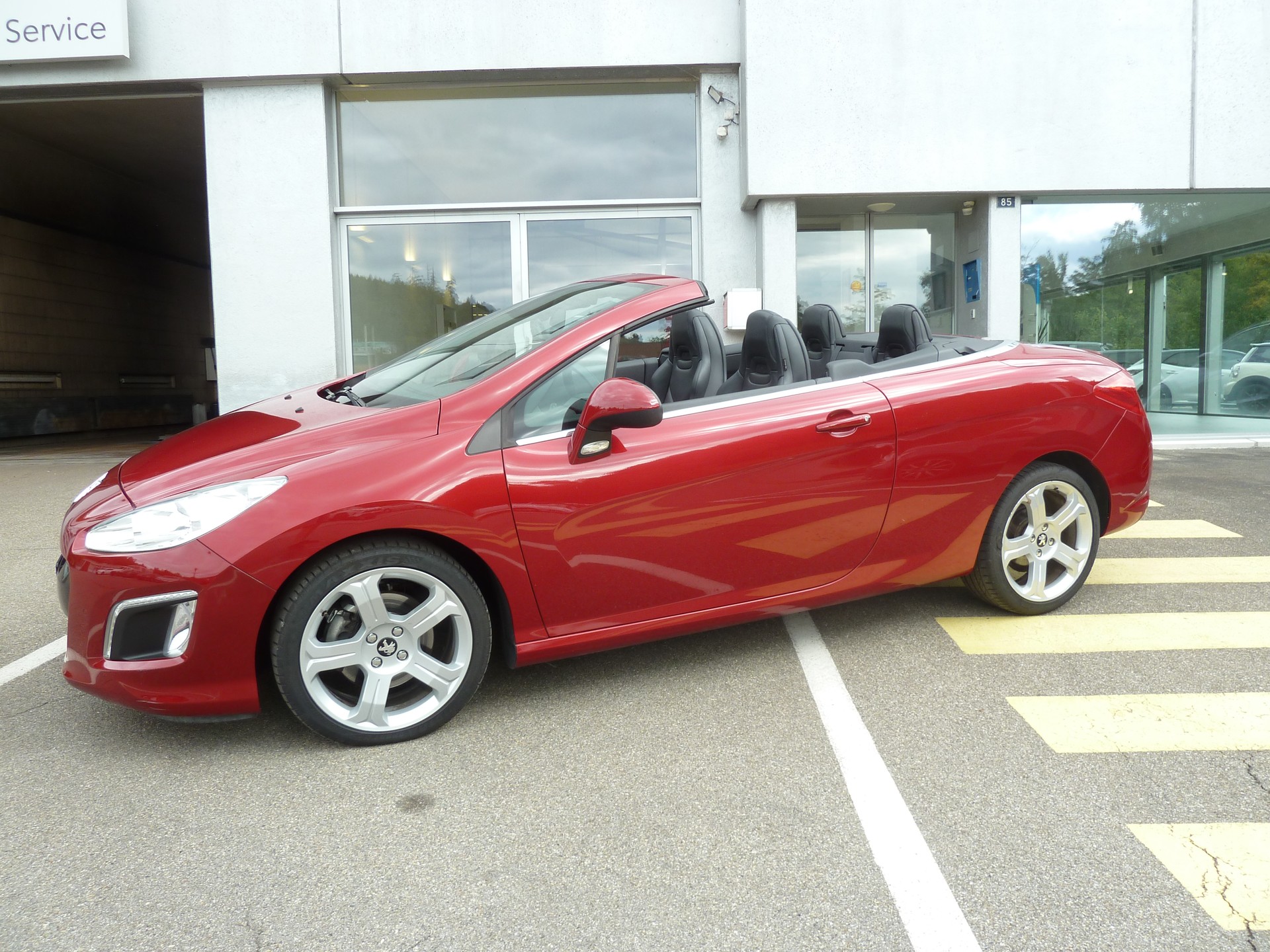 PEUGEOT 308 CC 2.0 HDI Allure-image-1
