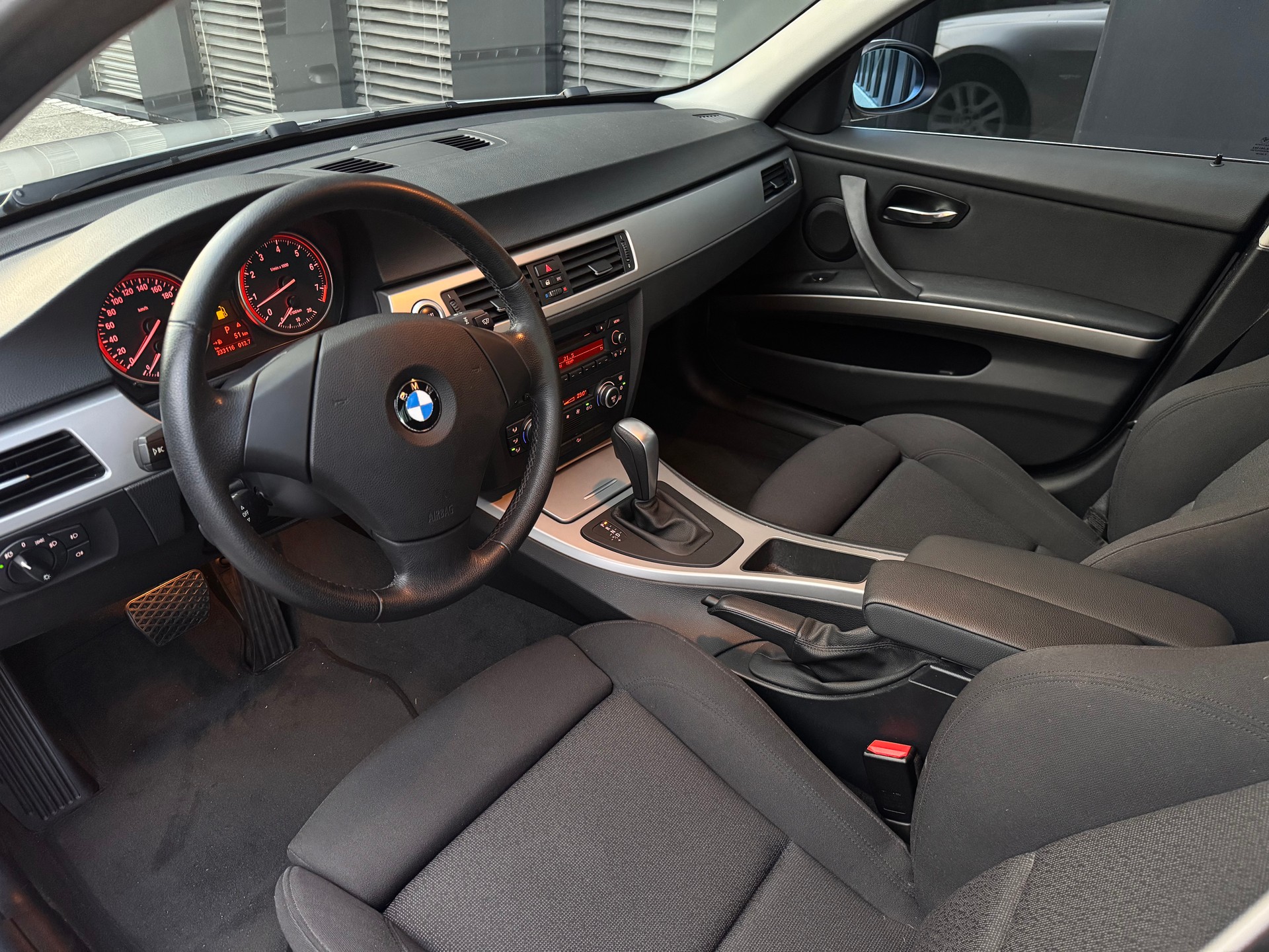 BMW 325xi Steptronic-image-14
