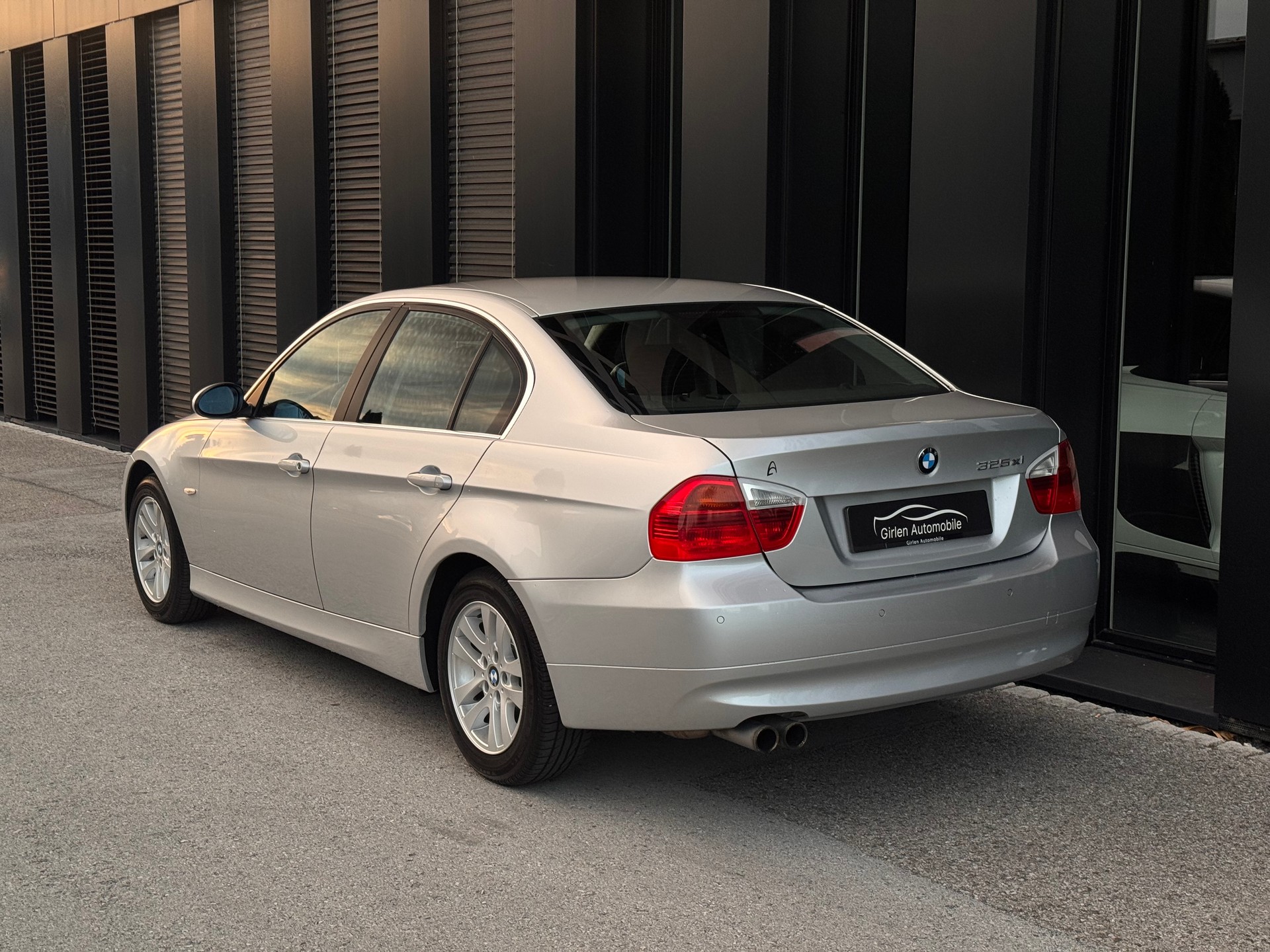 BMW 325xi Steptronic-image-4