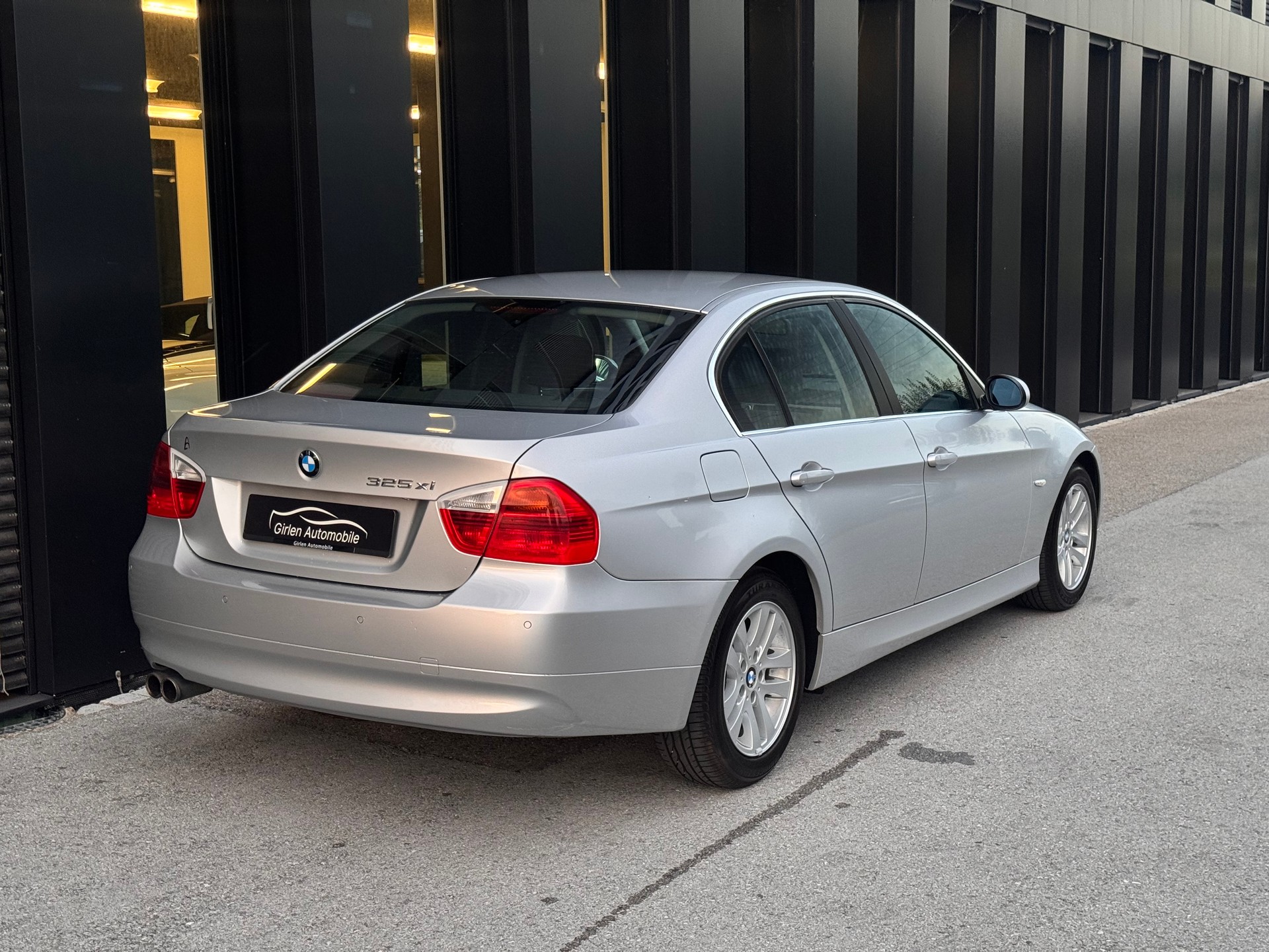 BMW 325xi Steptronic-image-10