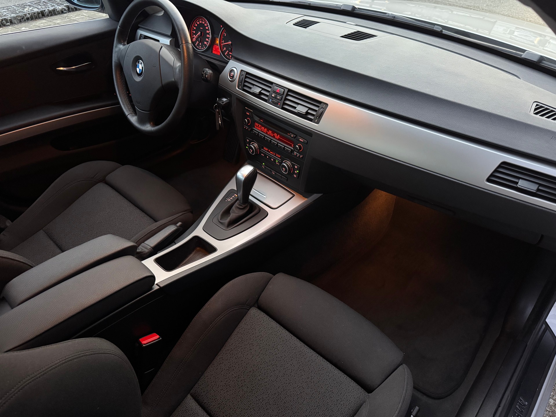 BMW 325xi Steptronic-image-12