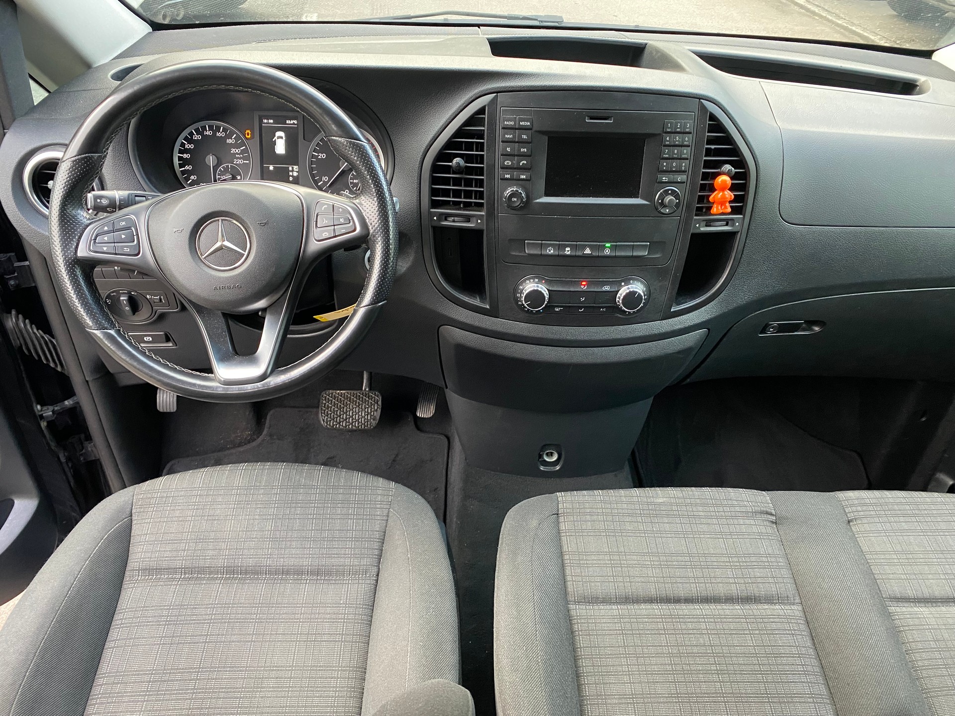 MERCEDES-BENZ Vito 116 BlueTec Tourer Select L 4Matic 7G-Tronic-image-4