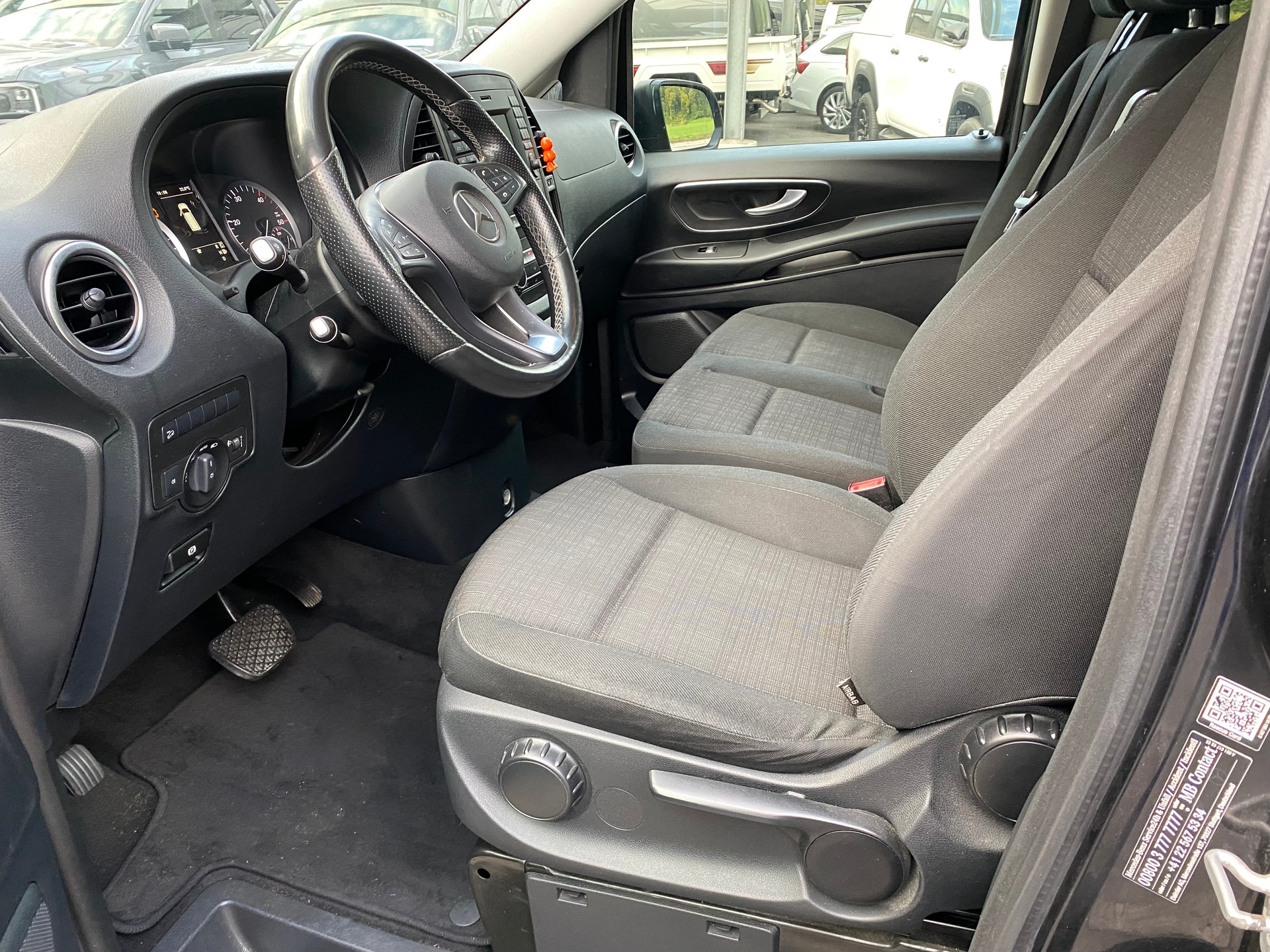MERCEDES-BENZ Vito 116 BlueTec Tourer Select L 4Matic 7G-Tronic-image-2