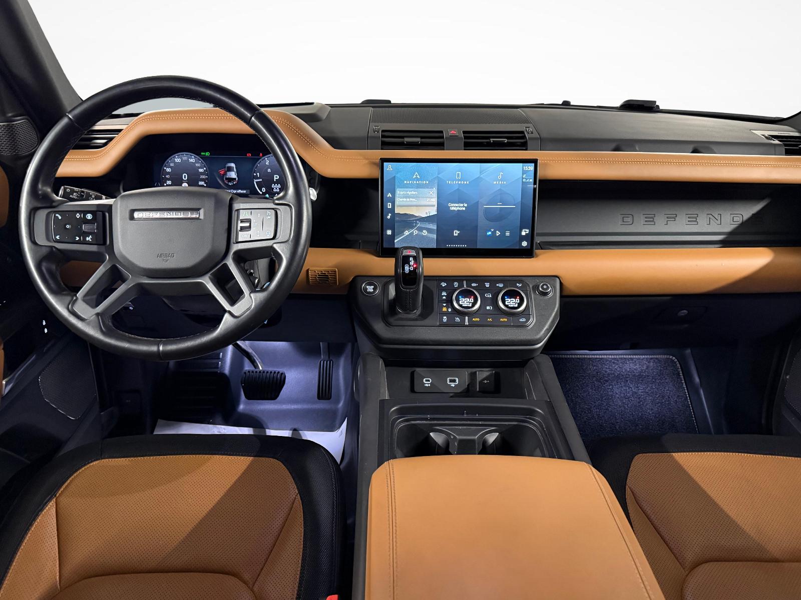 LAND ROVER Defender 110 3.0 D I6 300 X-Dynamic HSE-image-11