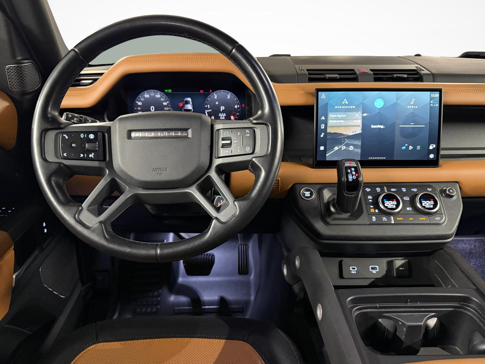 LAND ROVER Defender 110 3.0 D I6 300 X-Dynamic HSE-image-12