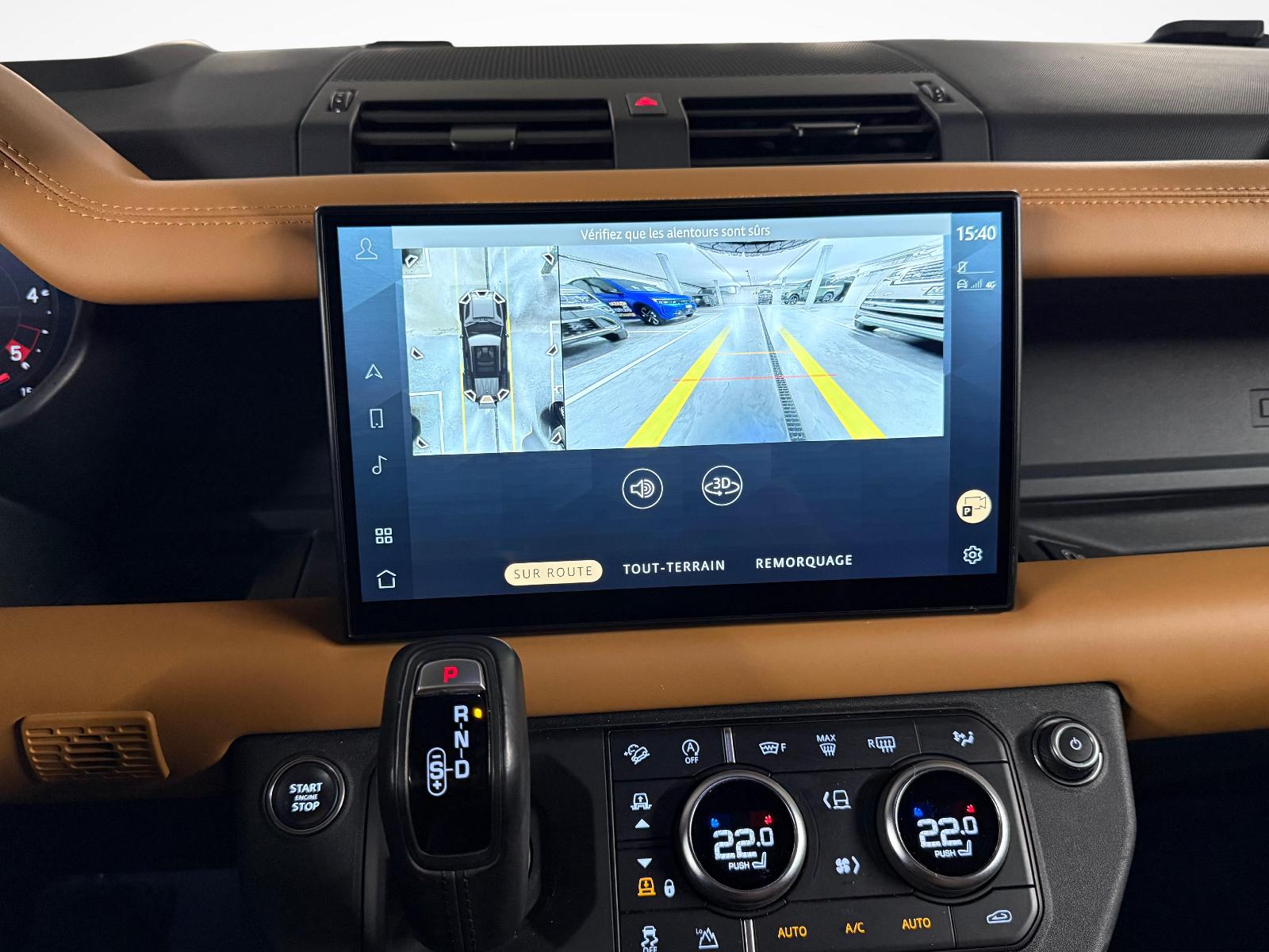 LAND ROVER Defender 110 3.0 D I6 300 X-Dynamic HSE-image-16