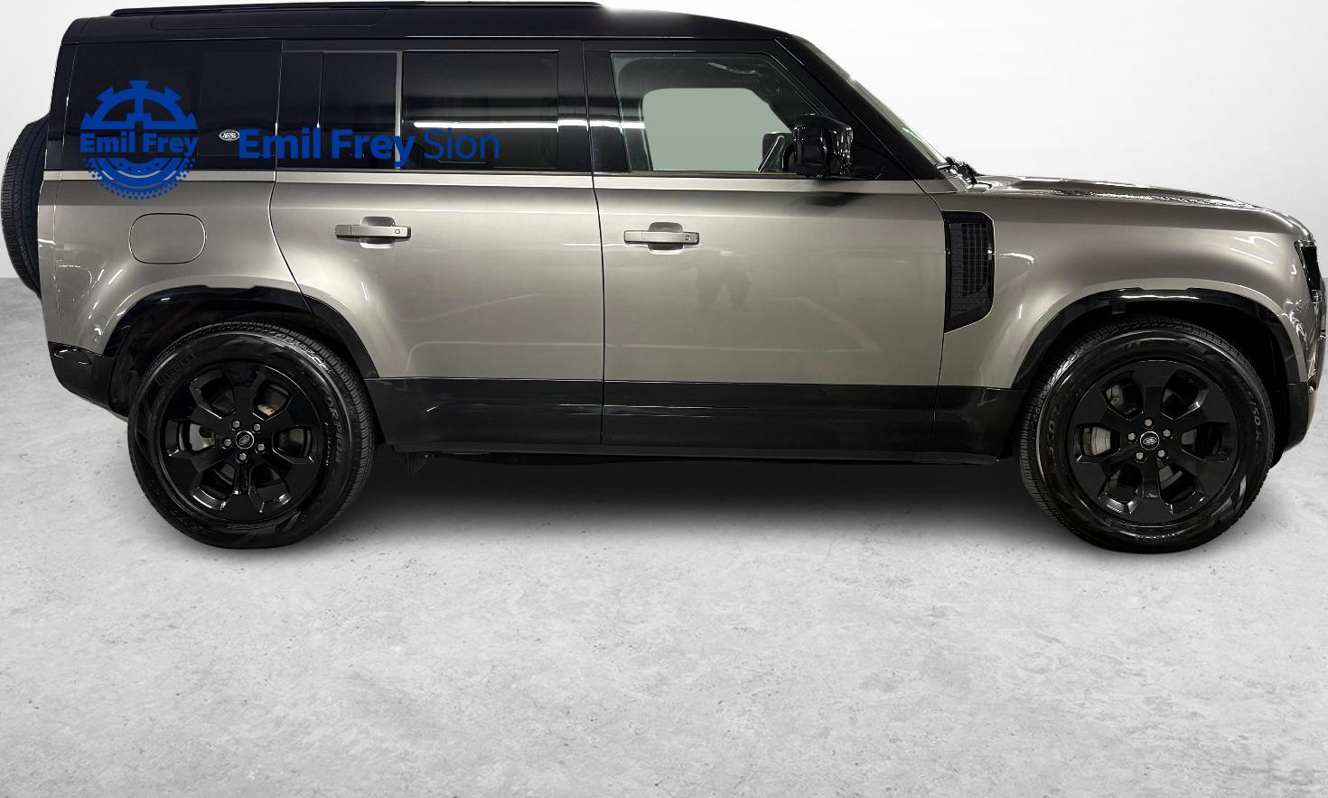 LAND ROVER Defender 110 3.0 D I6 300 X-Dynamic HSE-image-5
