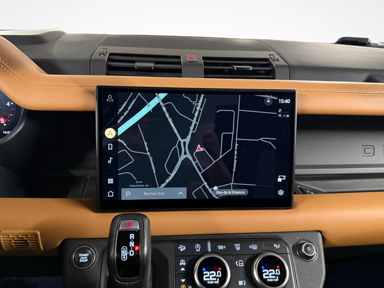 LAND ROVER Defender 110 3.0 D I6 300 X-Dynamic HSE-image-15