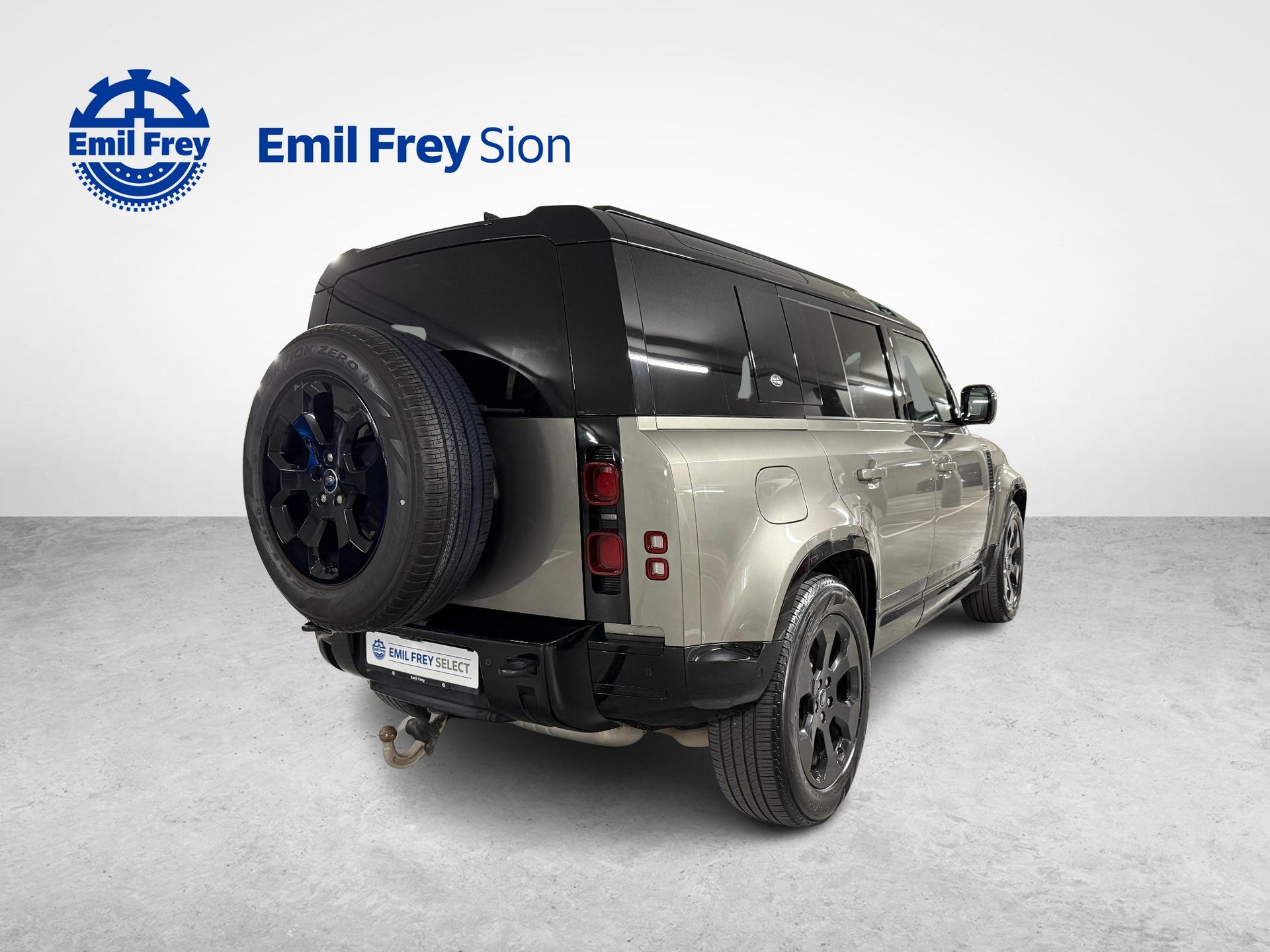 LAND ROVER Defender 110 3.0 D I6 300 X-Dynamic HSE-image-3