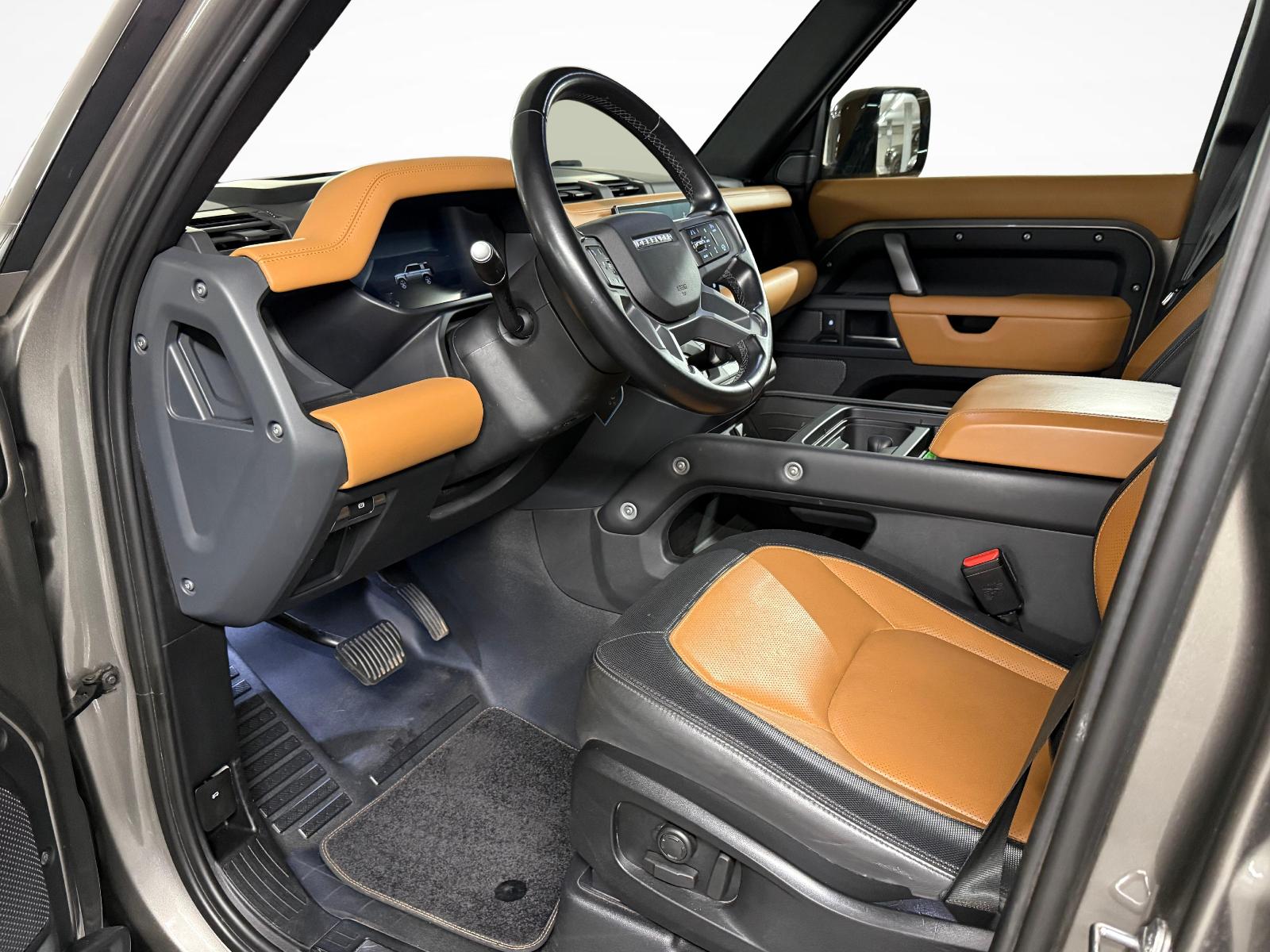 LAND ROVER Defender 110 3.0 D I6 300 X-Dynamic HSE-image-9