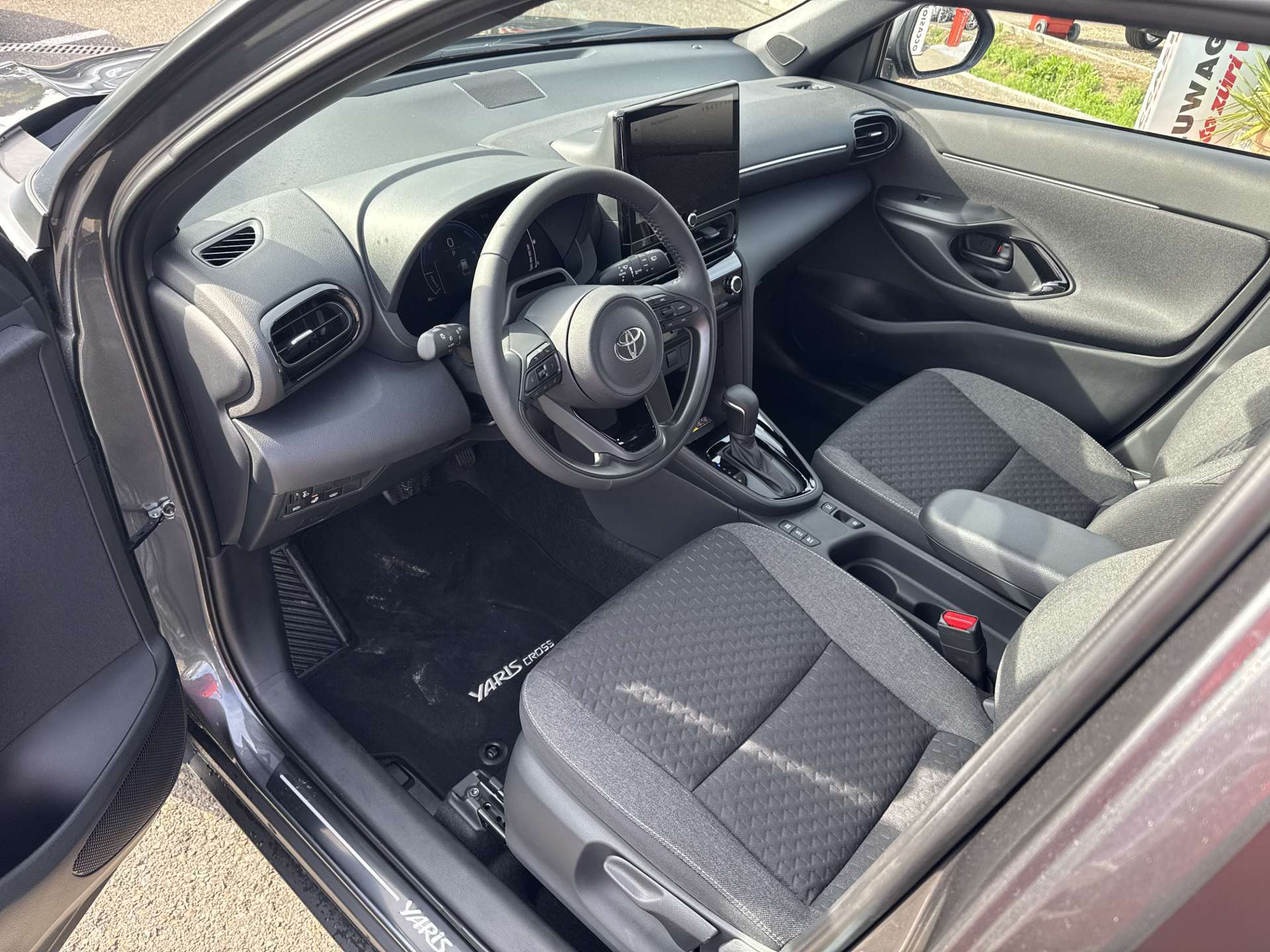 TOYOTA Yaris Cross 1.5 Comfort e-CVT Automat-image-5
