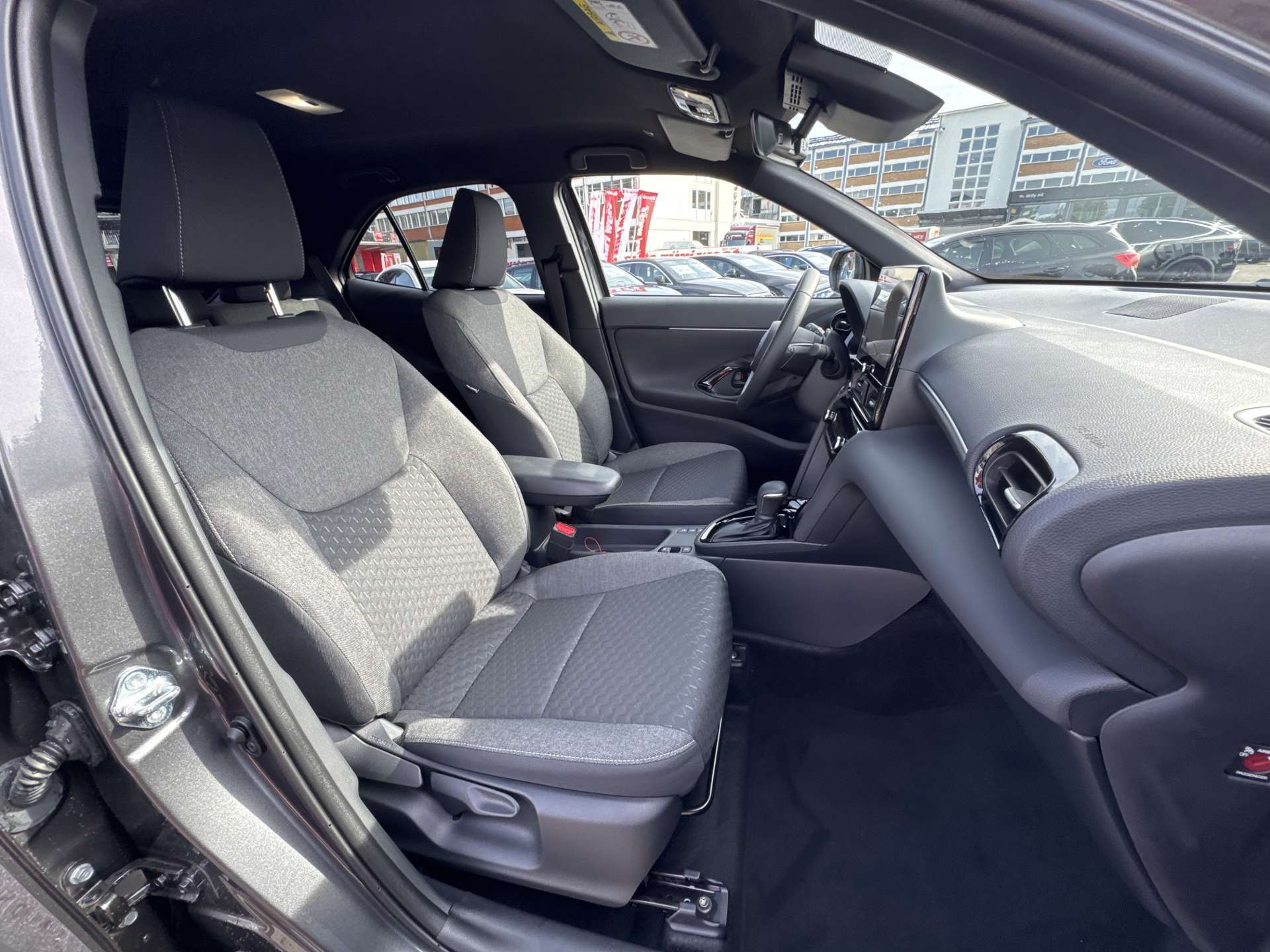 TOYOTA Yaris Cross 1.5 Comfort e-CVT Automat-image-12