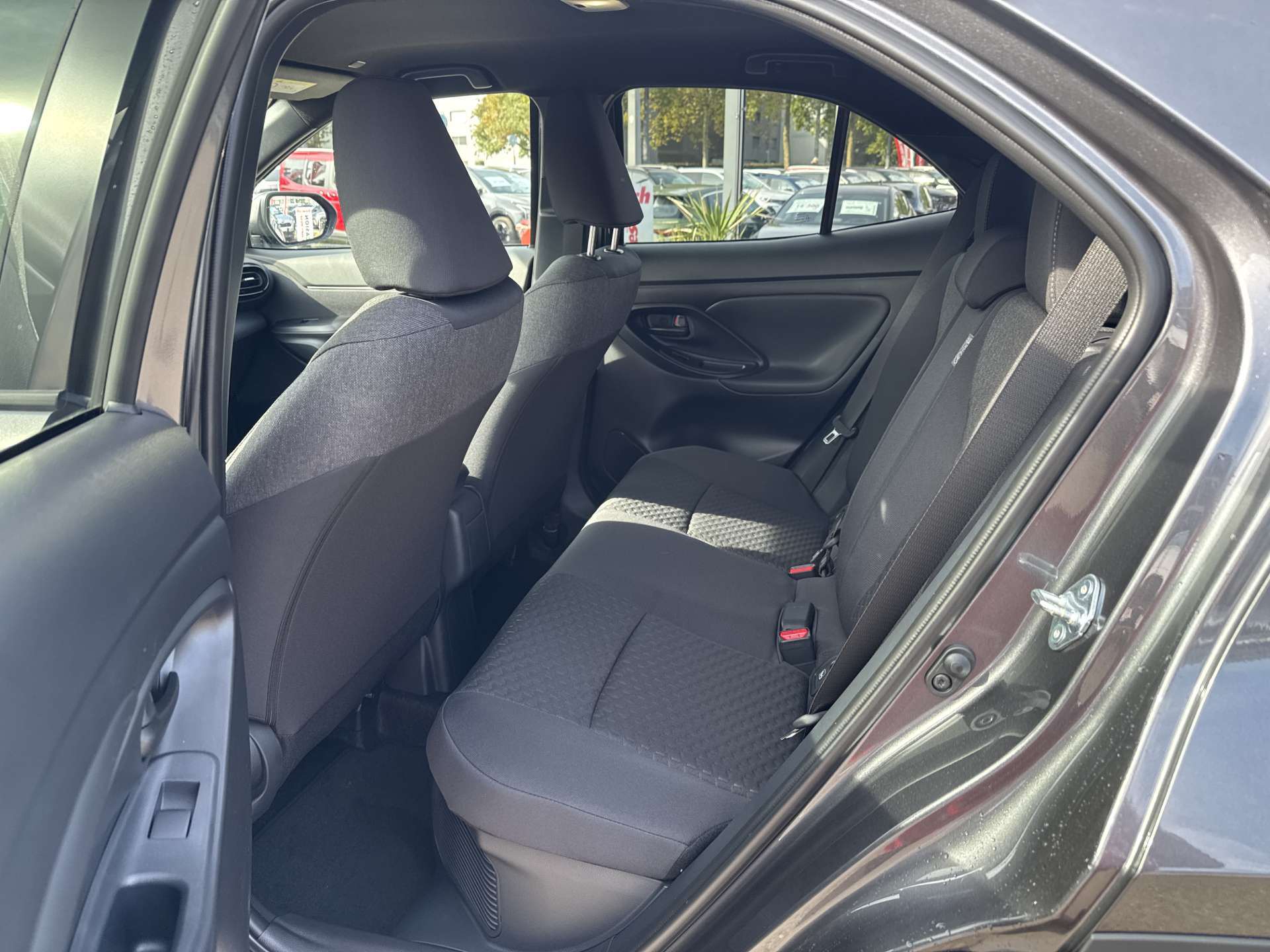 TOYOTA Yaris Cross 1.5 Comfort e-CVT Automat-image-6