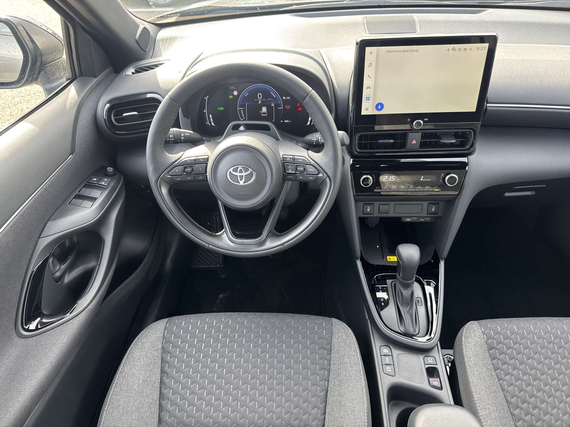 TOYOTA Yaris Cross 1.5 Comfort e-CVT Automat-image-4