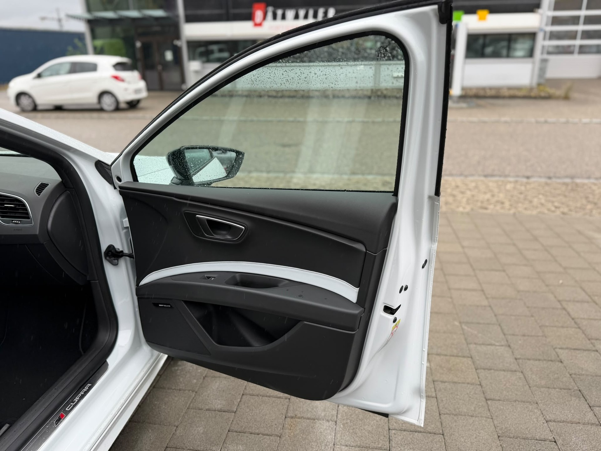 SEAT Leon ST 2.0 TSI Cupra 290 DSG-image-10