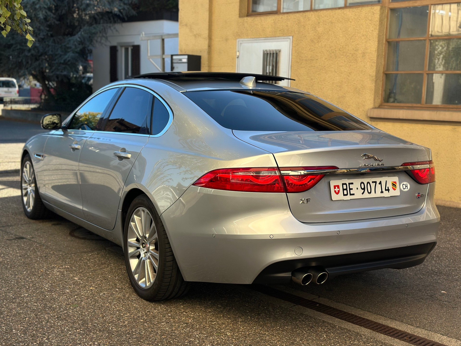 JAGUAR XF 20d Portfolio Automatic-image-6