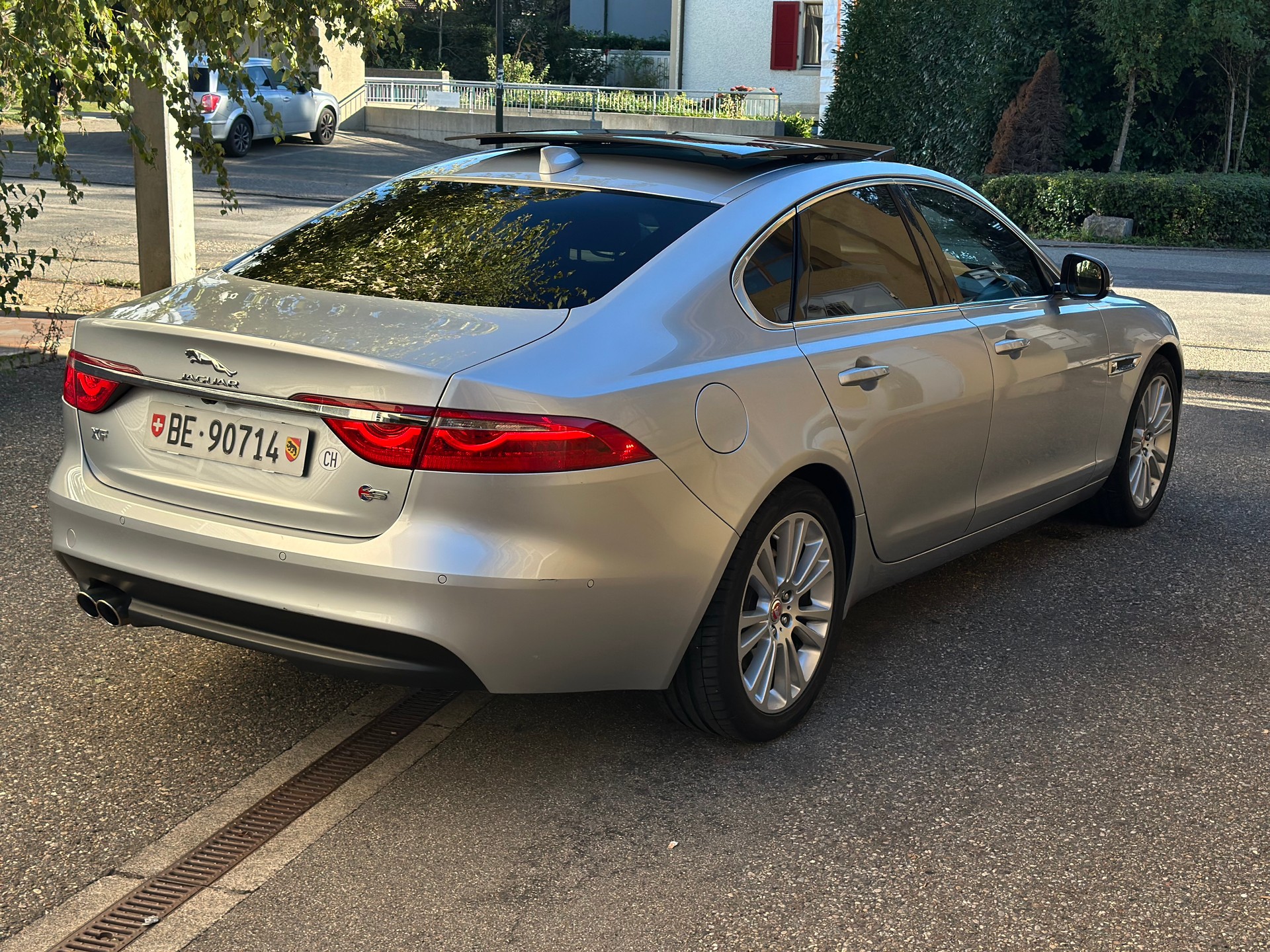 JAGUAR XF 20d Portfolio Automatic-image-4