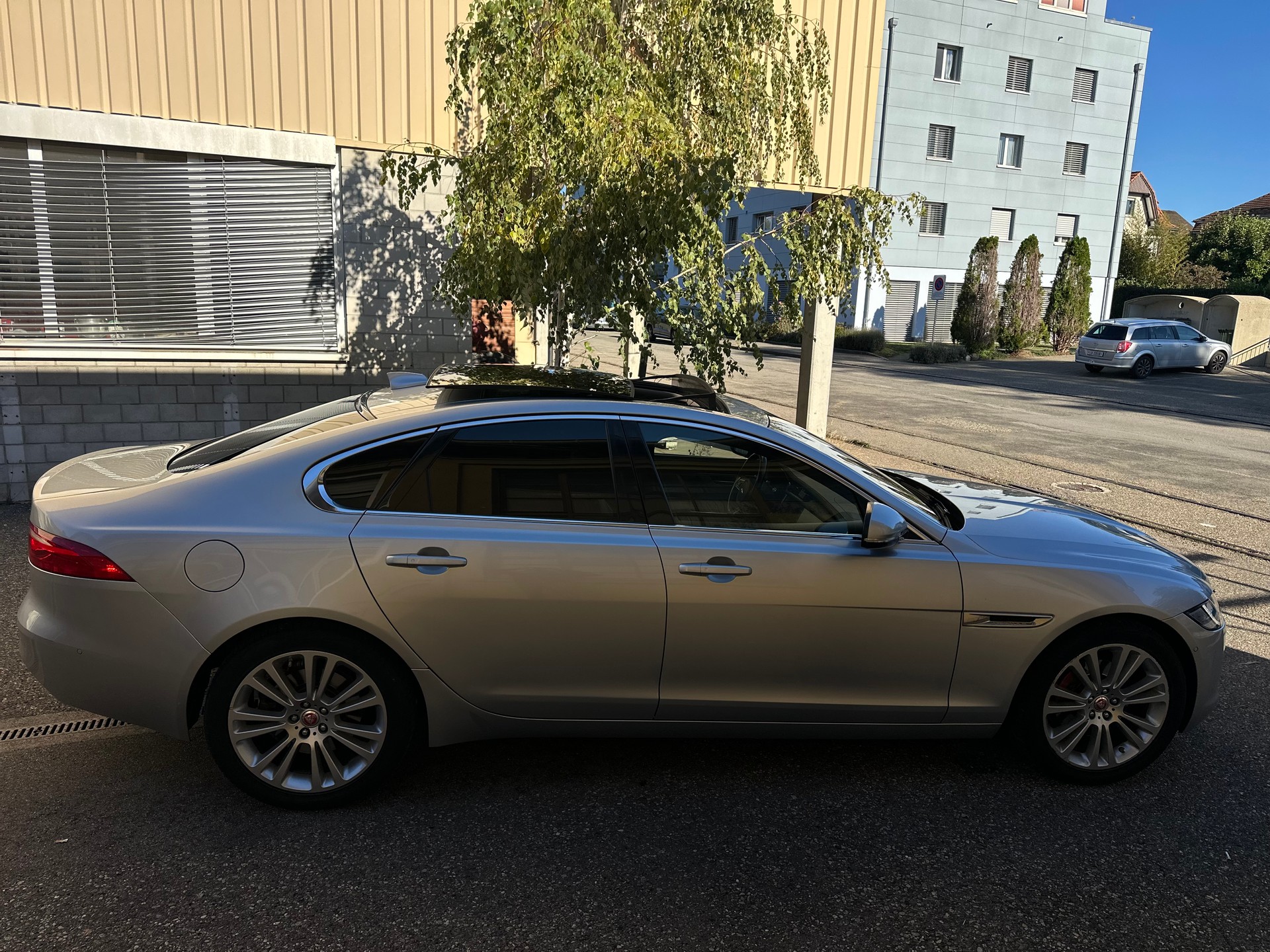 JAGUAR XF 20d Portfolio Automatic-image-3