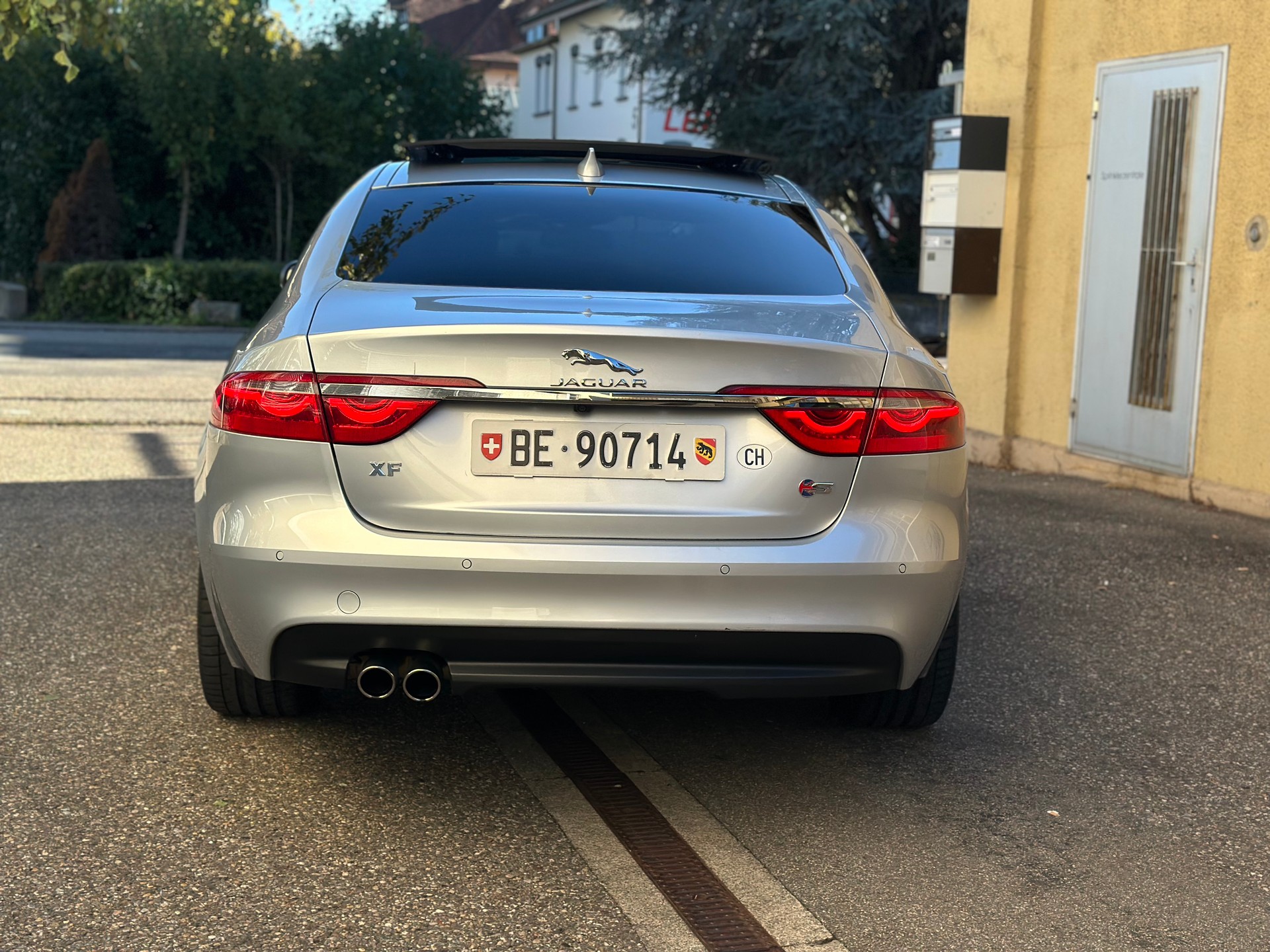 JAGUAR XF 20d Portfolio Automatic-image-5