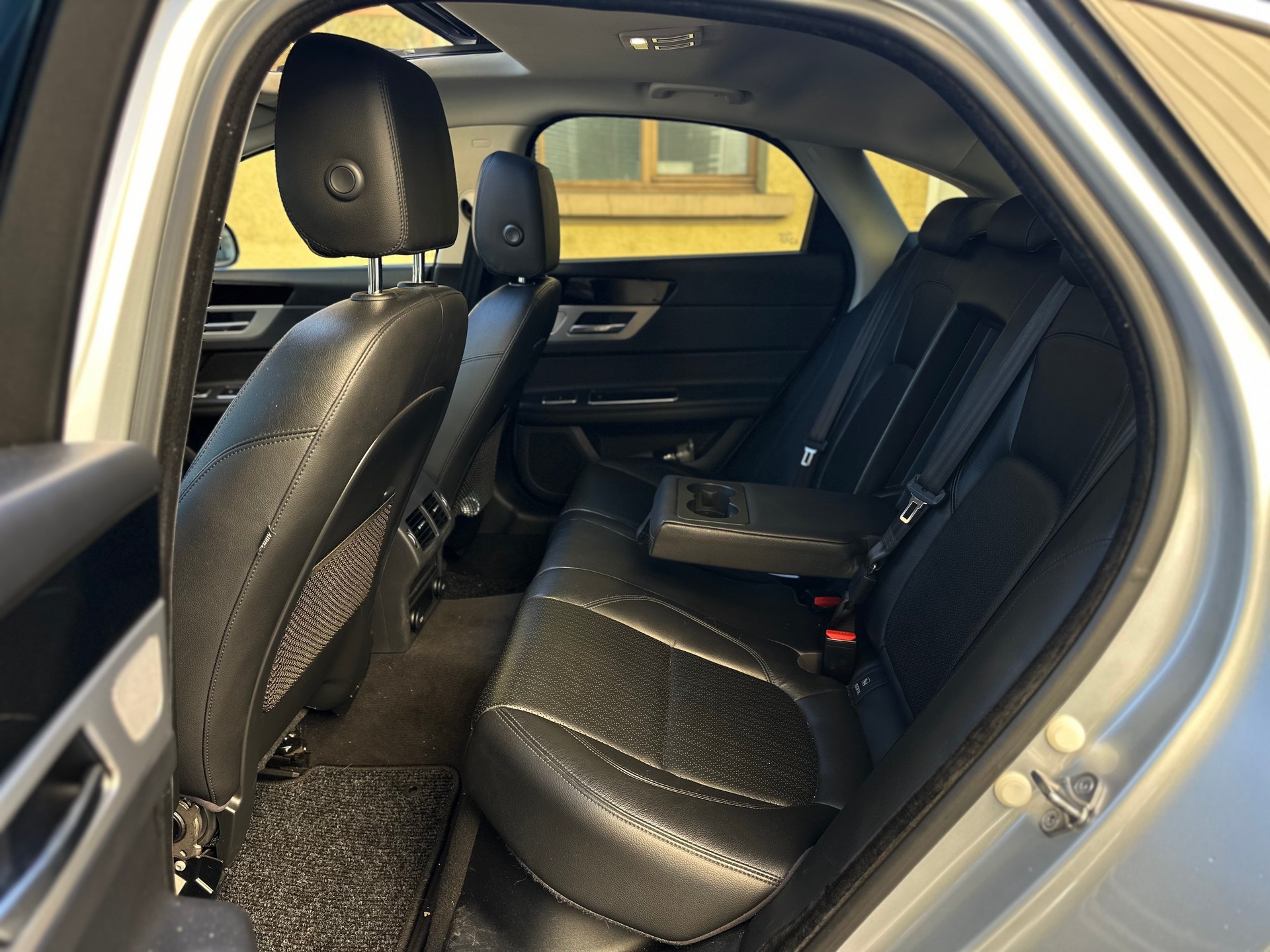JAGUAR XF 20d Portfolio Automatic-image-9