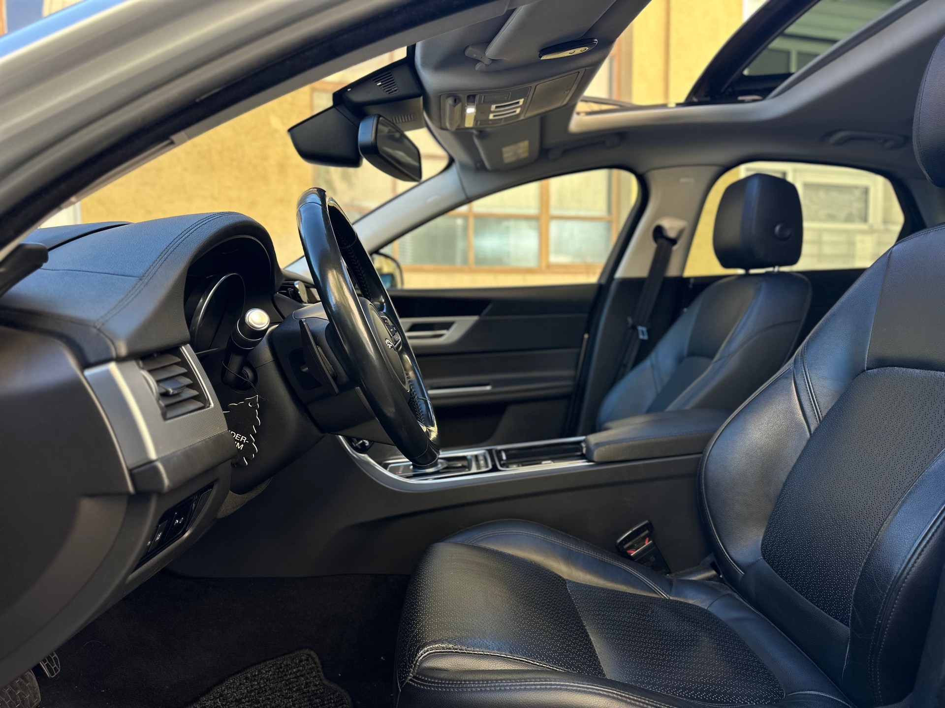 JAGUAR XF 20d Portfolio Automatic-image-8