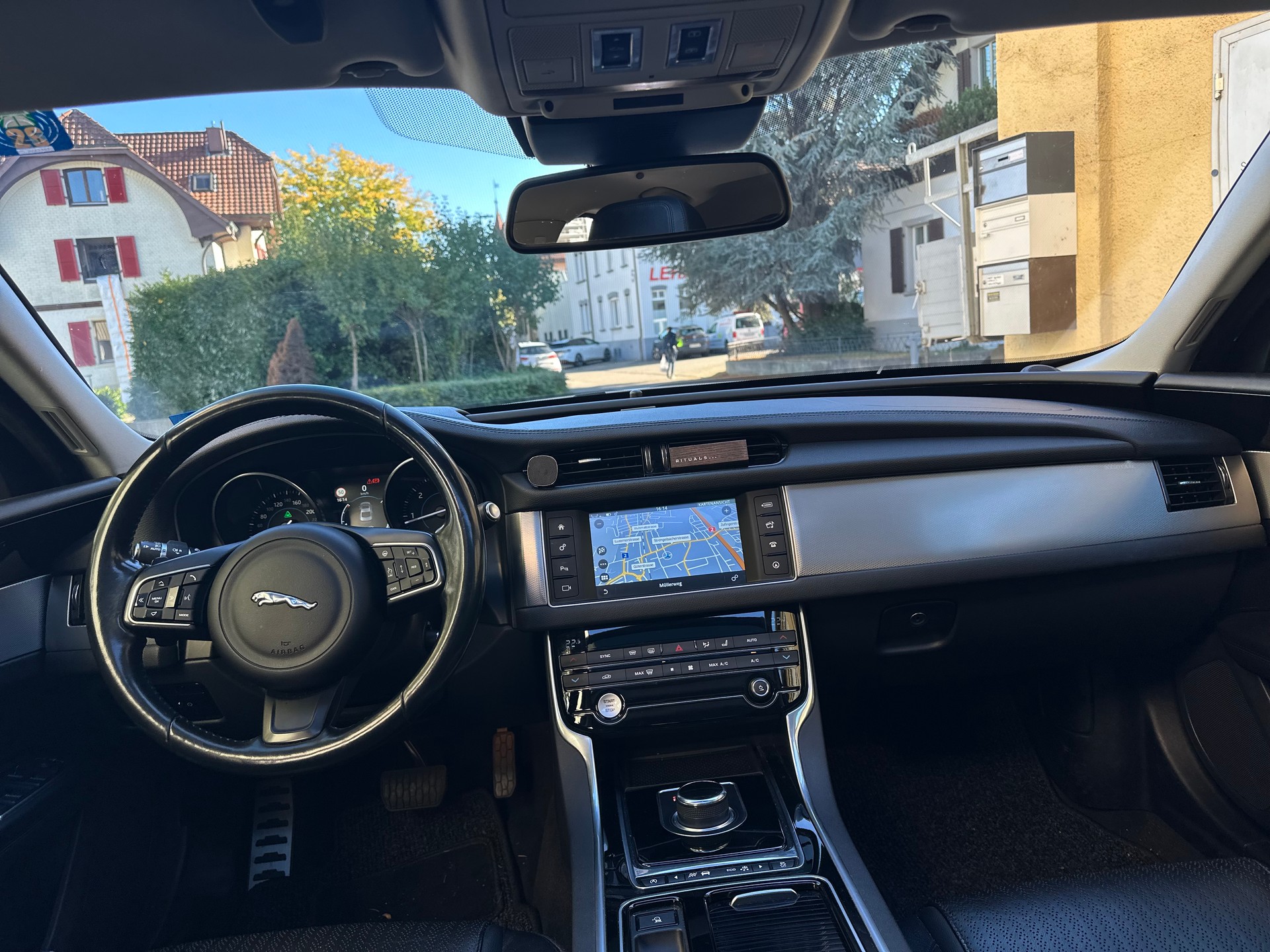 JAGUAR XF 20d Portfolio Automatic-image-7