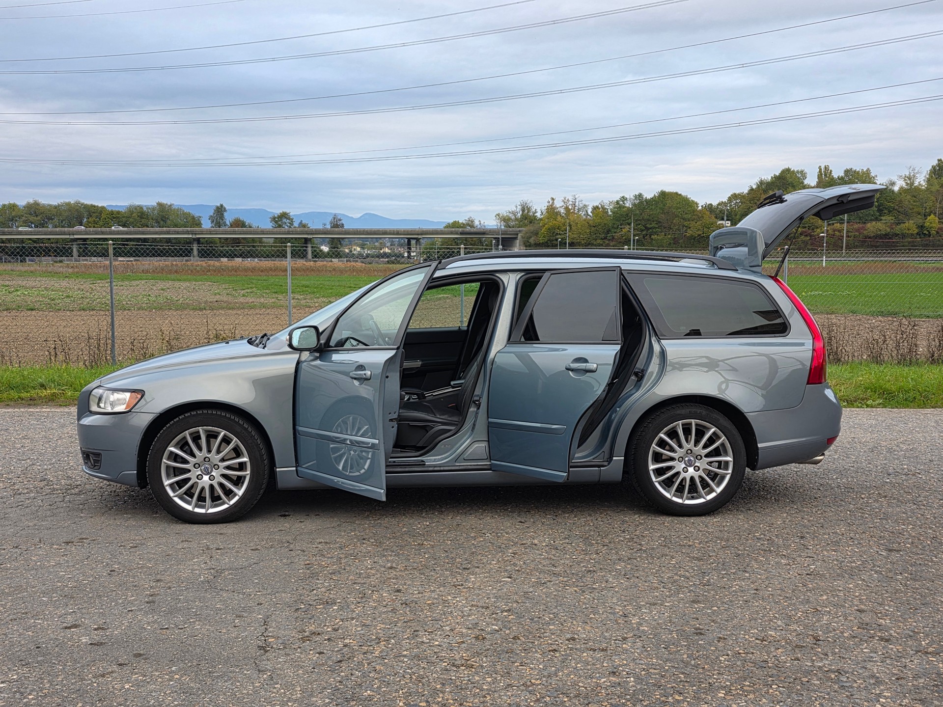 VOLVO V50 D5 Geartronic / Ab Mfk 03.2026 / Winterauto-image-3