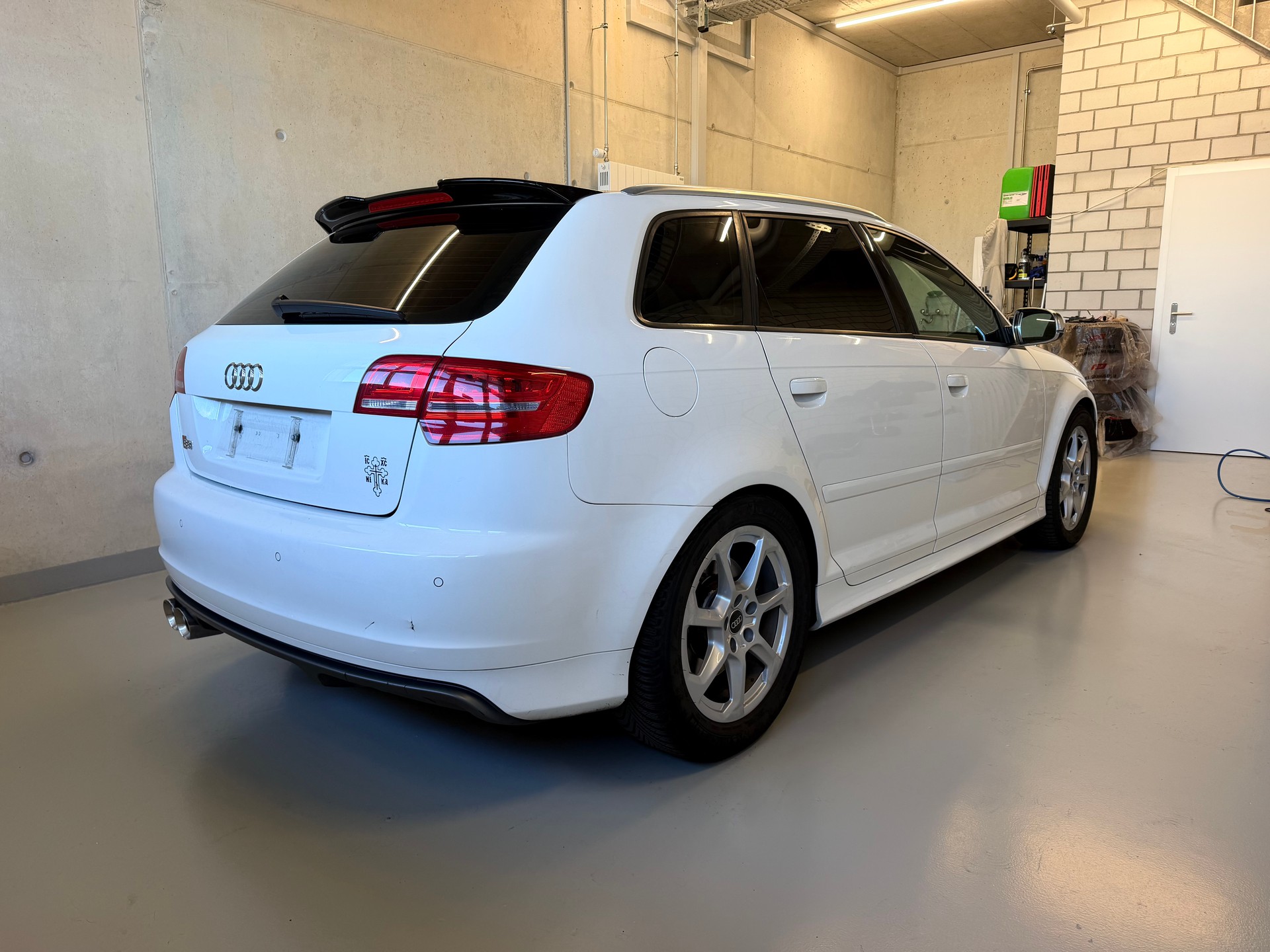 AUDI S3 Sportback 2.0 TFSI quattro-image-2