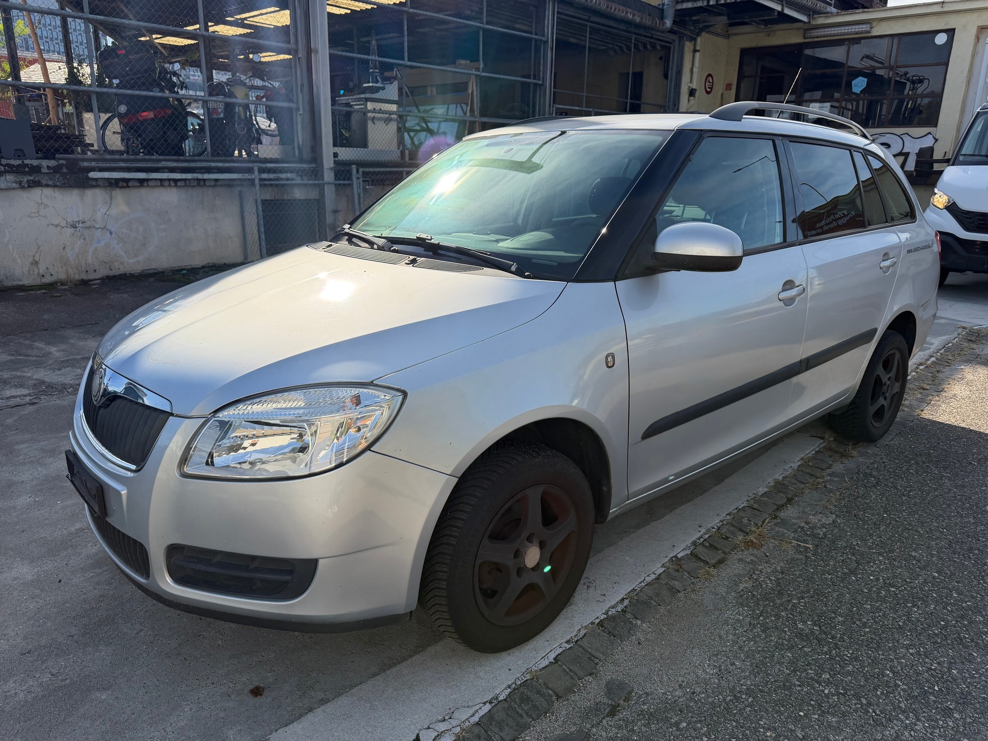 SKODA Fabia 1.6 Ambiente-image-2