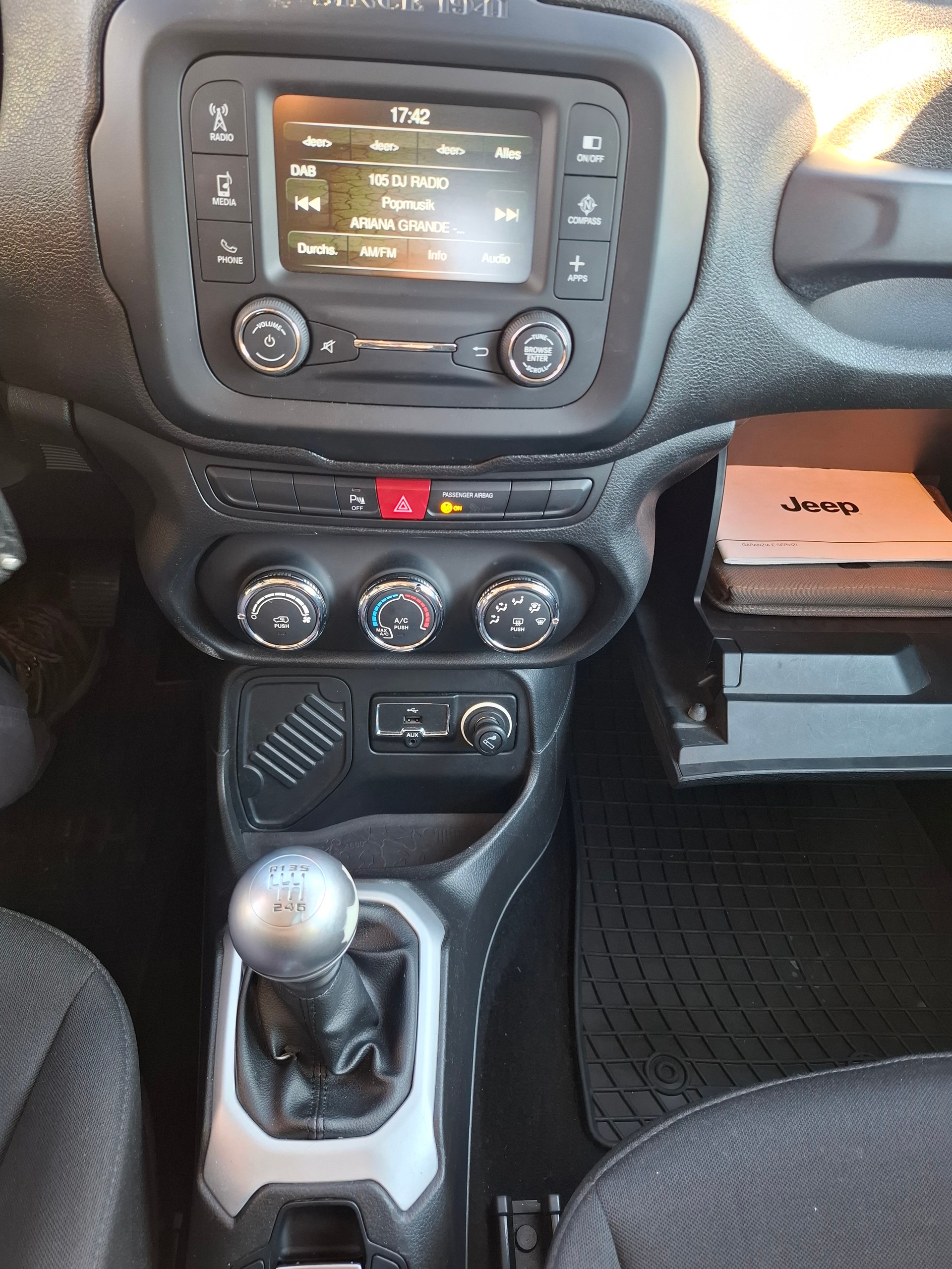 JEEP Renegade 1.4 Turbo Street Edition-image-12