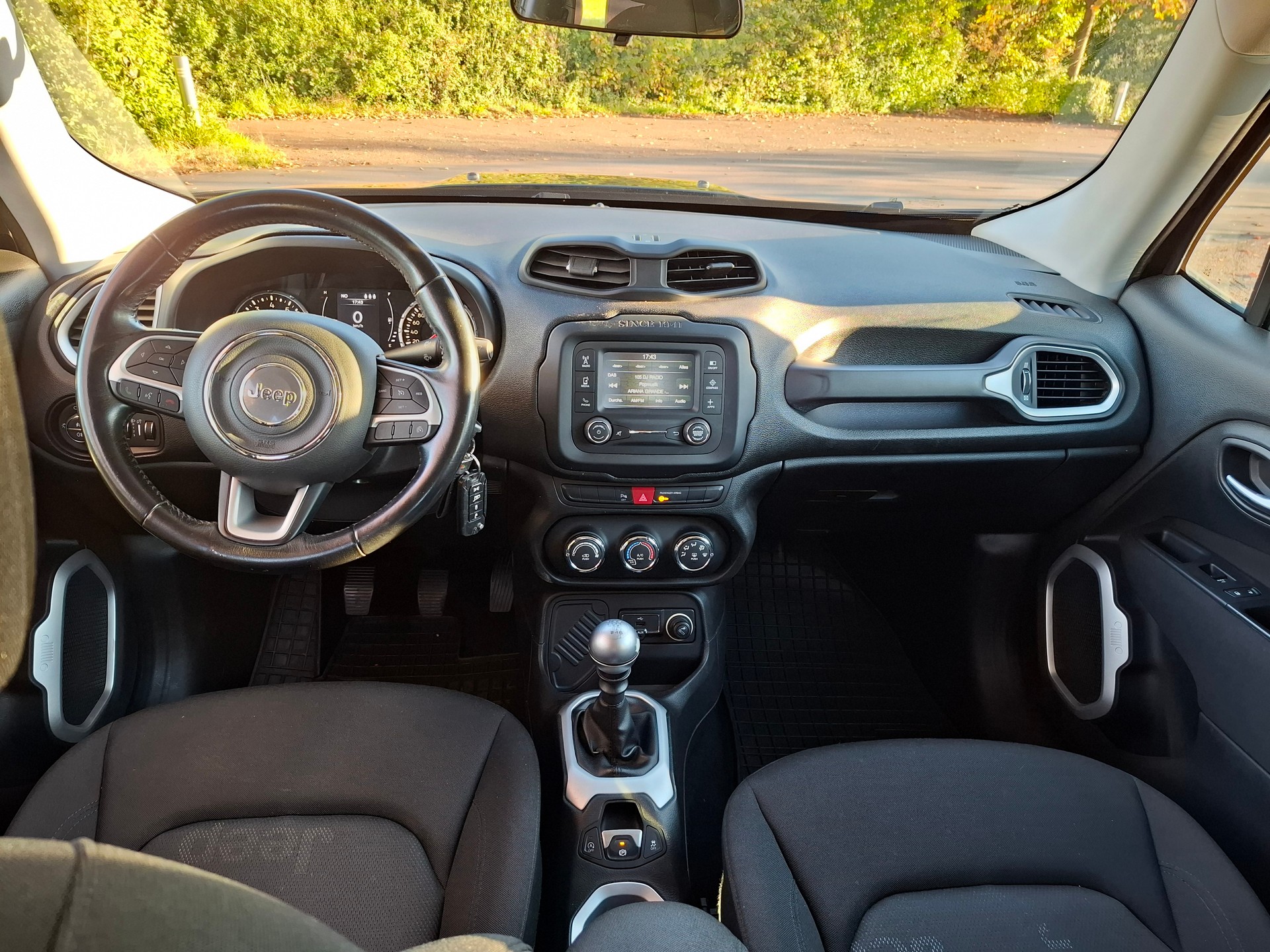 JEEP Renegade 1.4 Turbo Street Edition-image-9