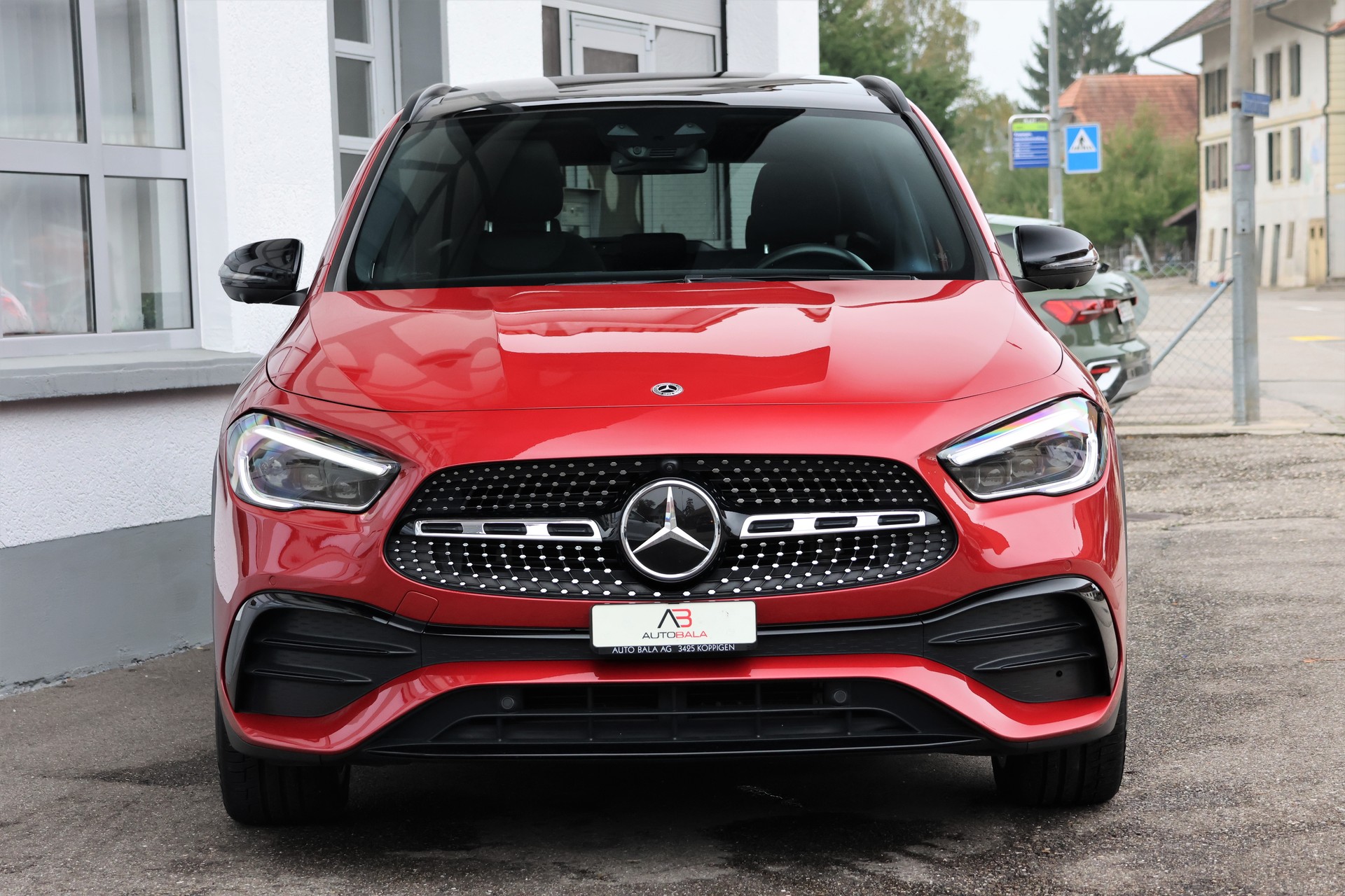 MERCEDES-BENZ GLA 200 AMG Line 7G-DCT (CH) *designo bright*-showroom-element-1