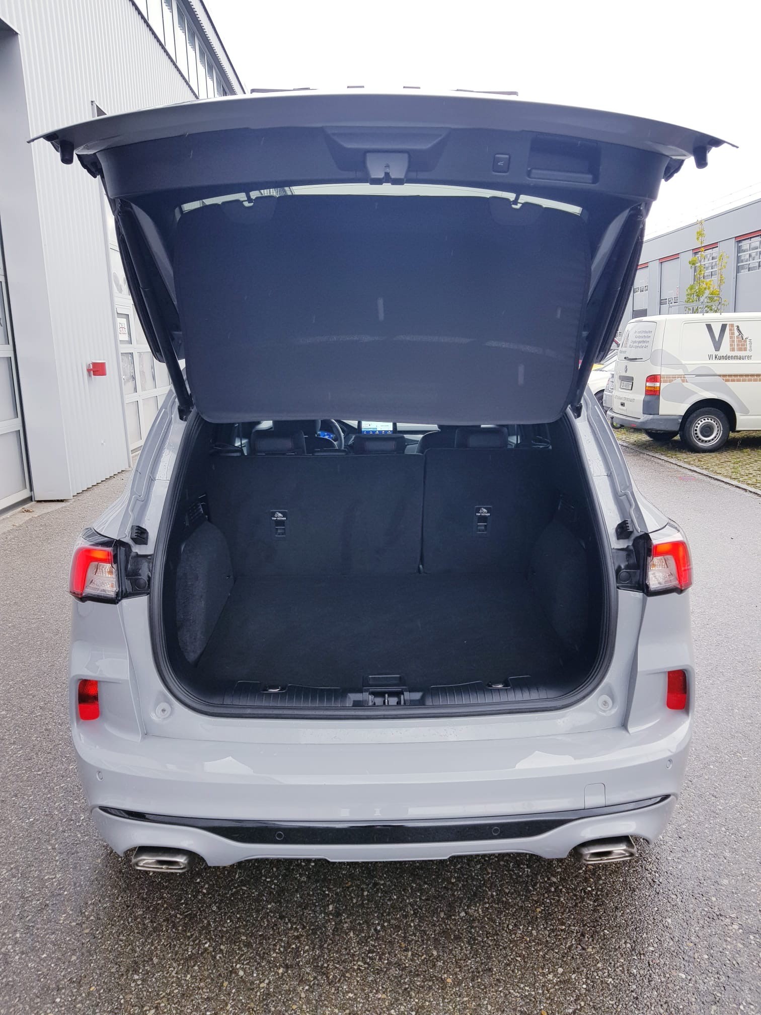 FORD KUGA 2.5 Plug in Hybrid Graphite Tech Edition-image-6