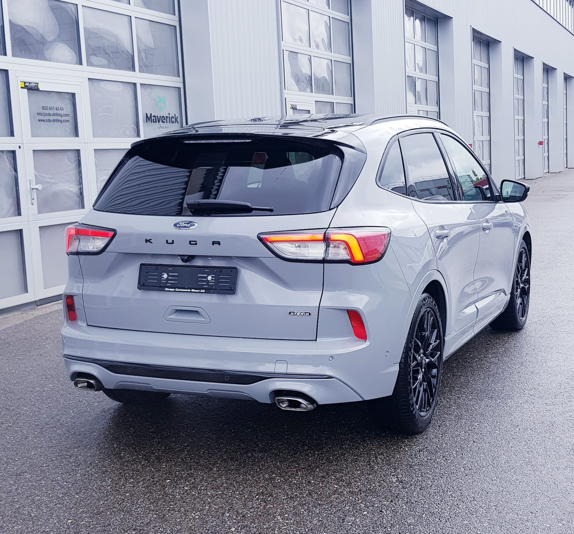 FORD KUGA 2.5 Plug in Hybrid Graphite Tech Edition-image-2