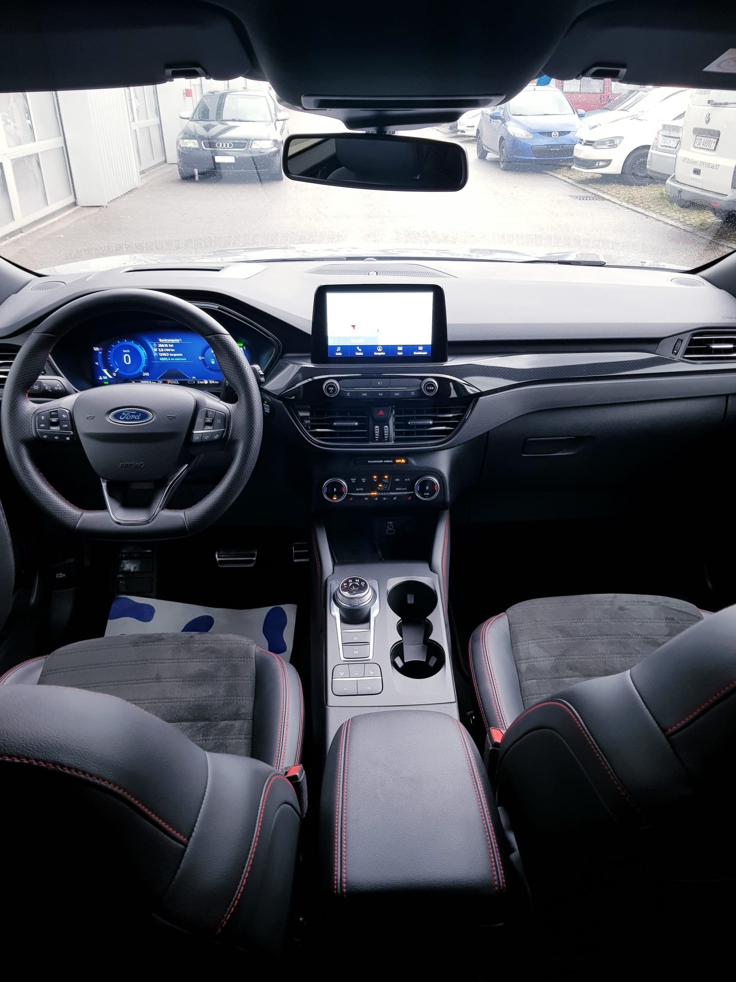 FORD KUGA 2.5 Plug in Hybrid Graphite Tech Edition-image-8