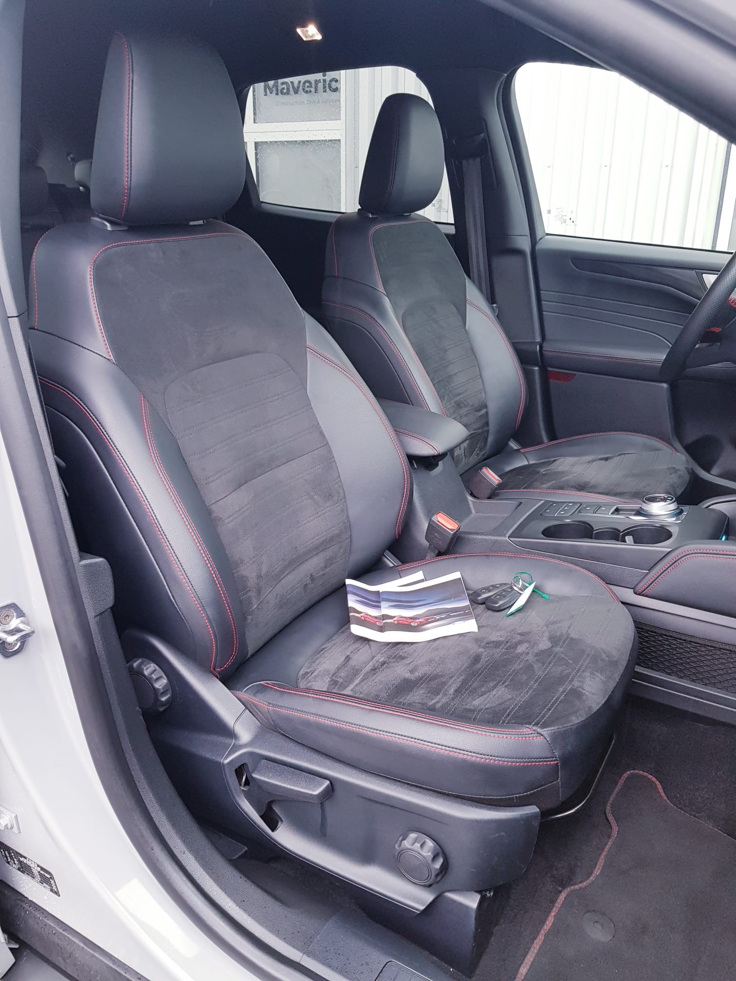 FORD KUGA 2.5 Plug in Hybrid Graphite Tech Edition-image-10