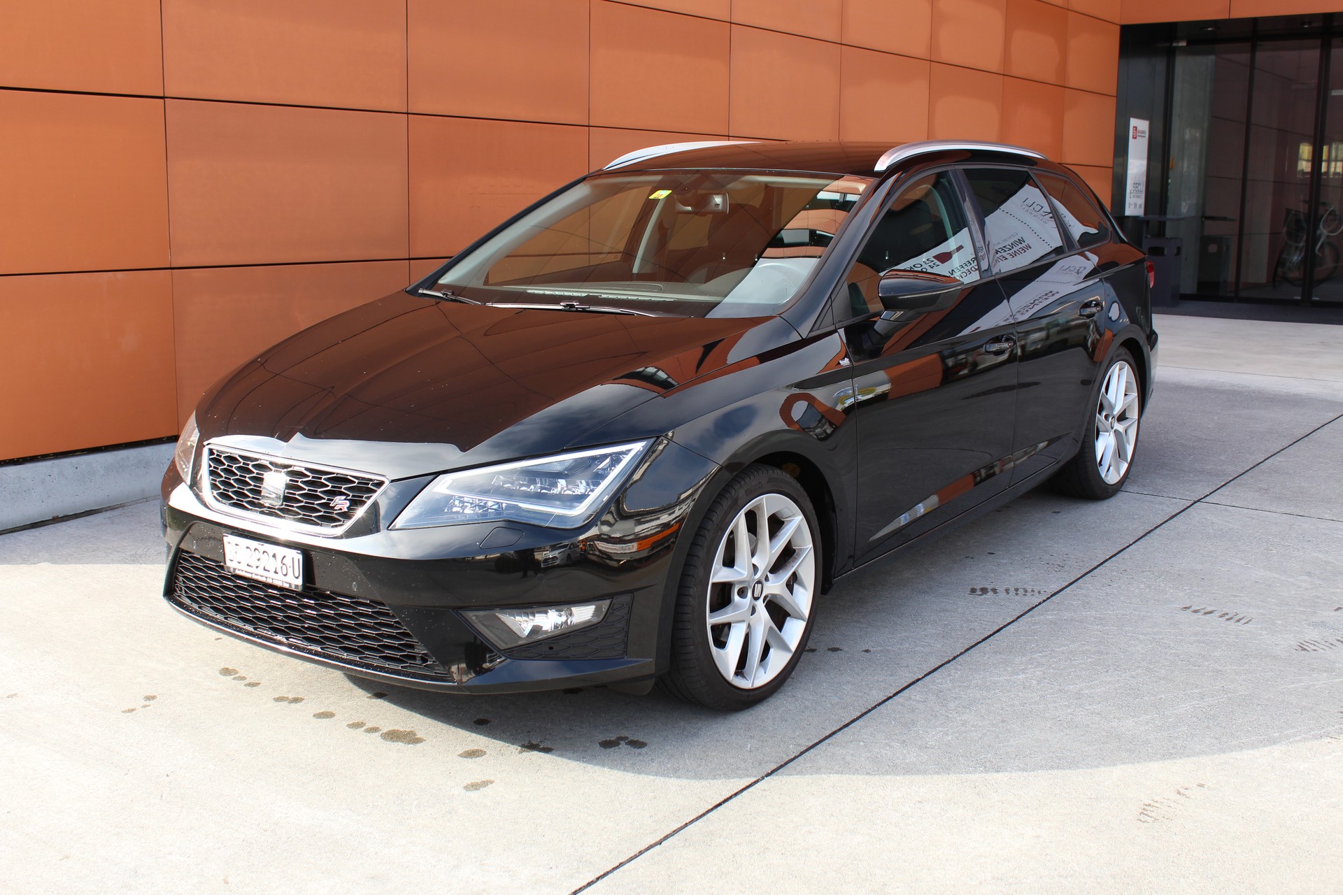 SEAT Leon ST 1.4 TSI FR Line DSG-image-1
