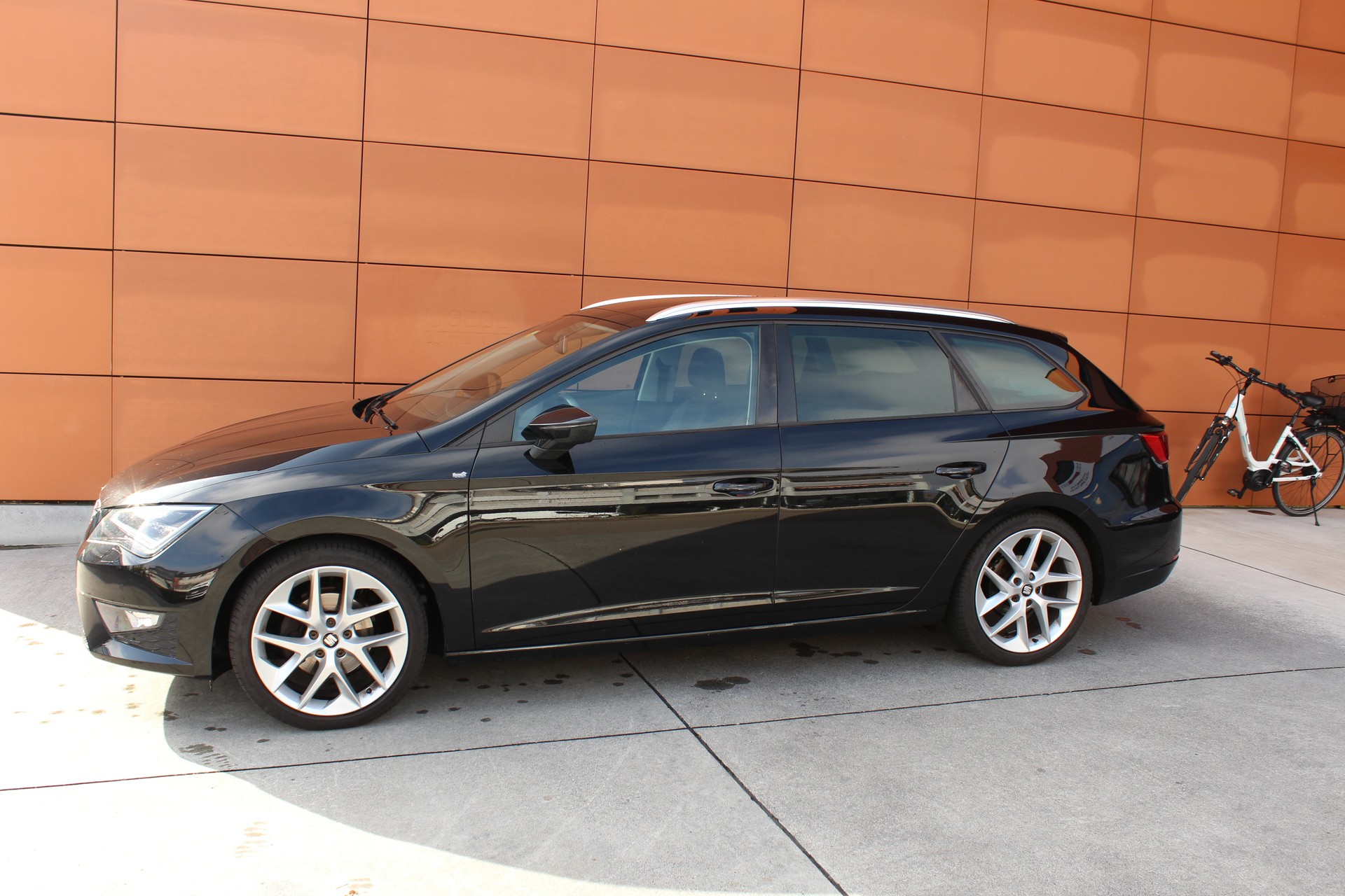 SEAT Leon ST 1.4 TSI FR Line DSG-image-2