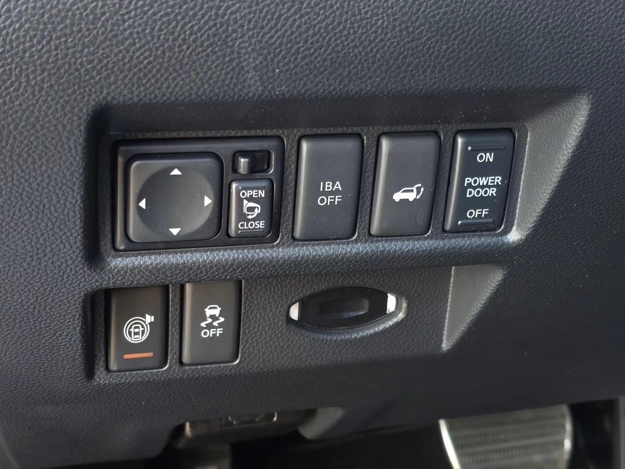 INFINITI QX70 3.7 S Premium AWD Automatic-image-24
